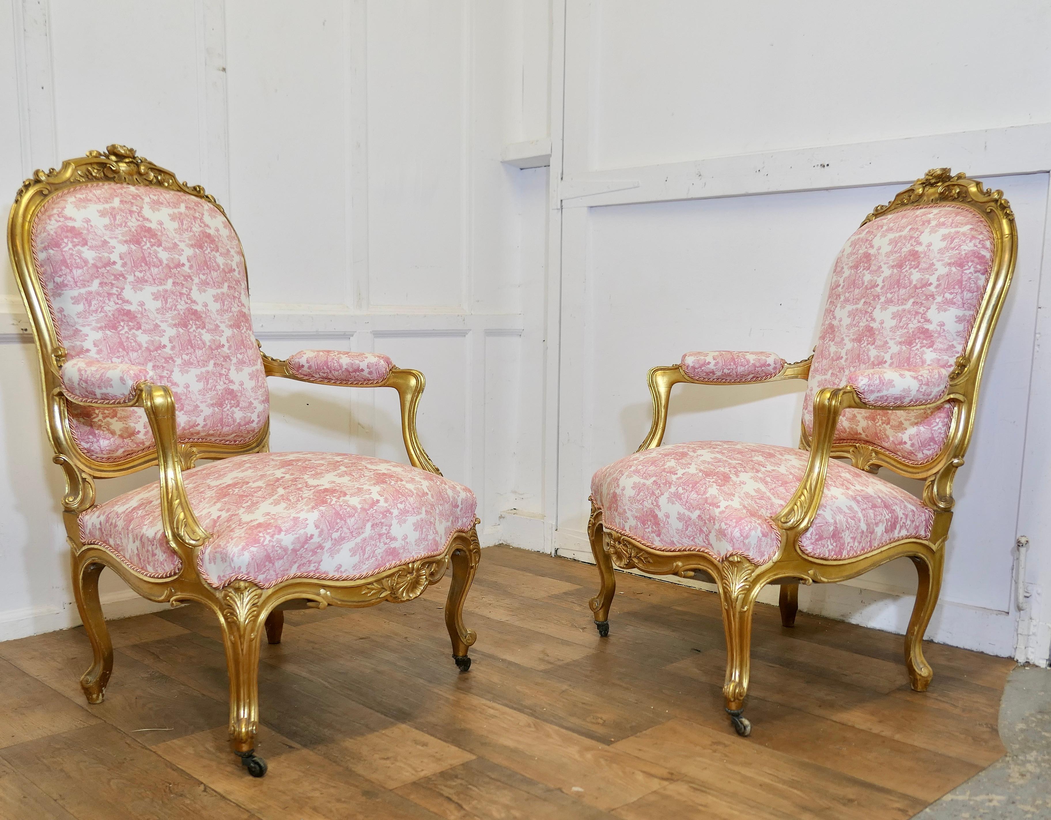 Magnífico par de sillones de salón franceses dorados Napoleón III Madera dorada en venta