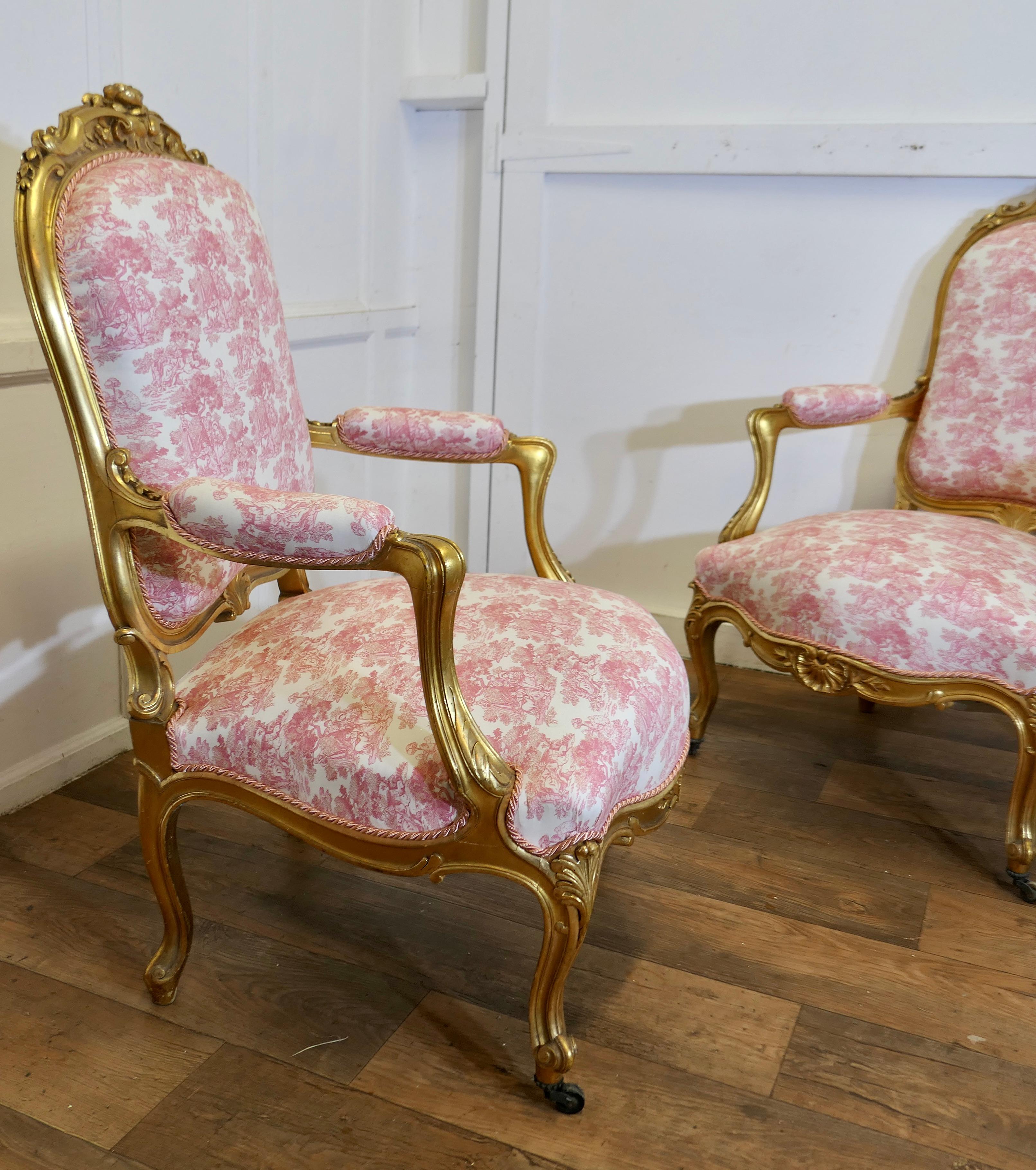 Magnífico par de sillones de salón franceses dorados Napoleón III en venta 1