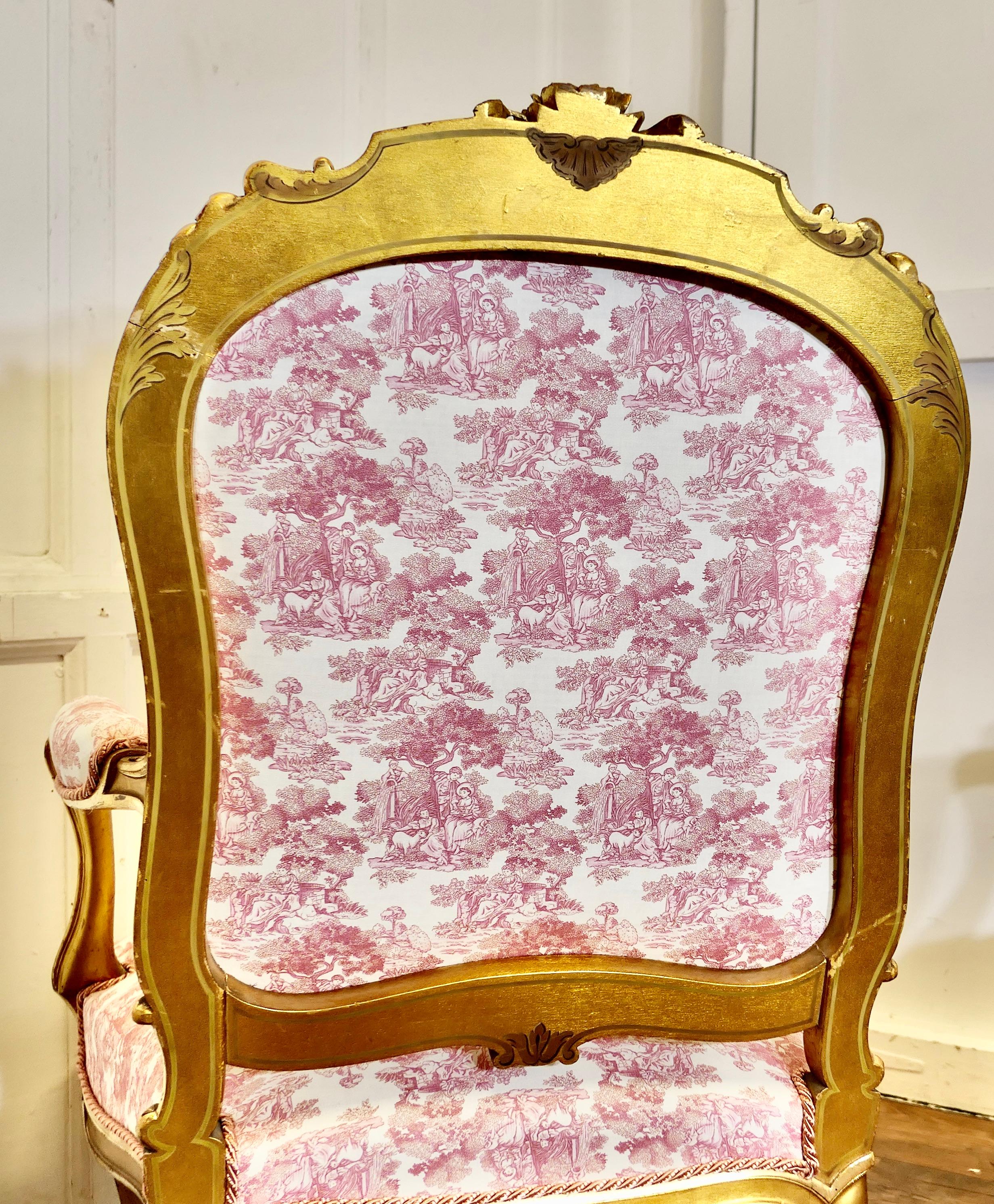 Magnífico par de sillones de salón franceses dorados Napoleón III en venta 2