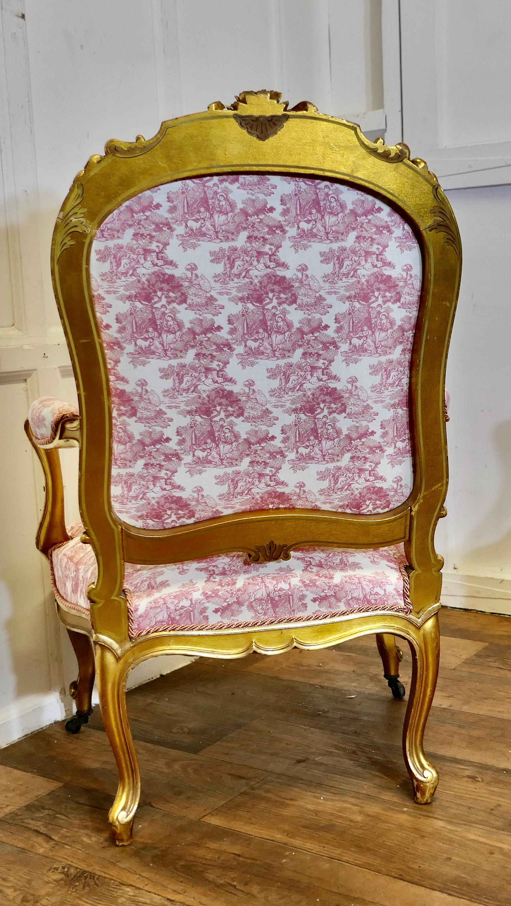 Magnífico par de sillones de salón franceses dorados Napoleón III en venta 3