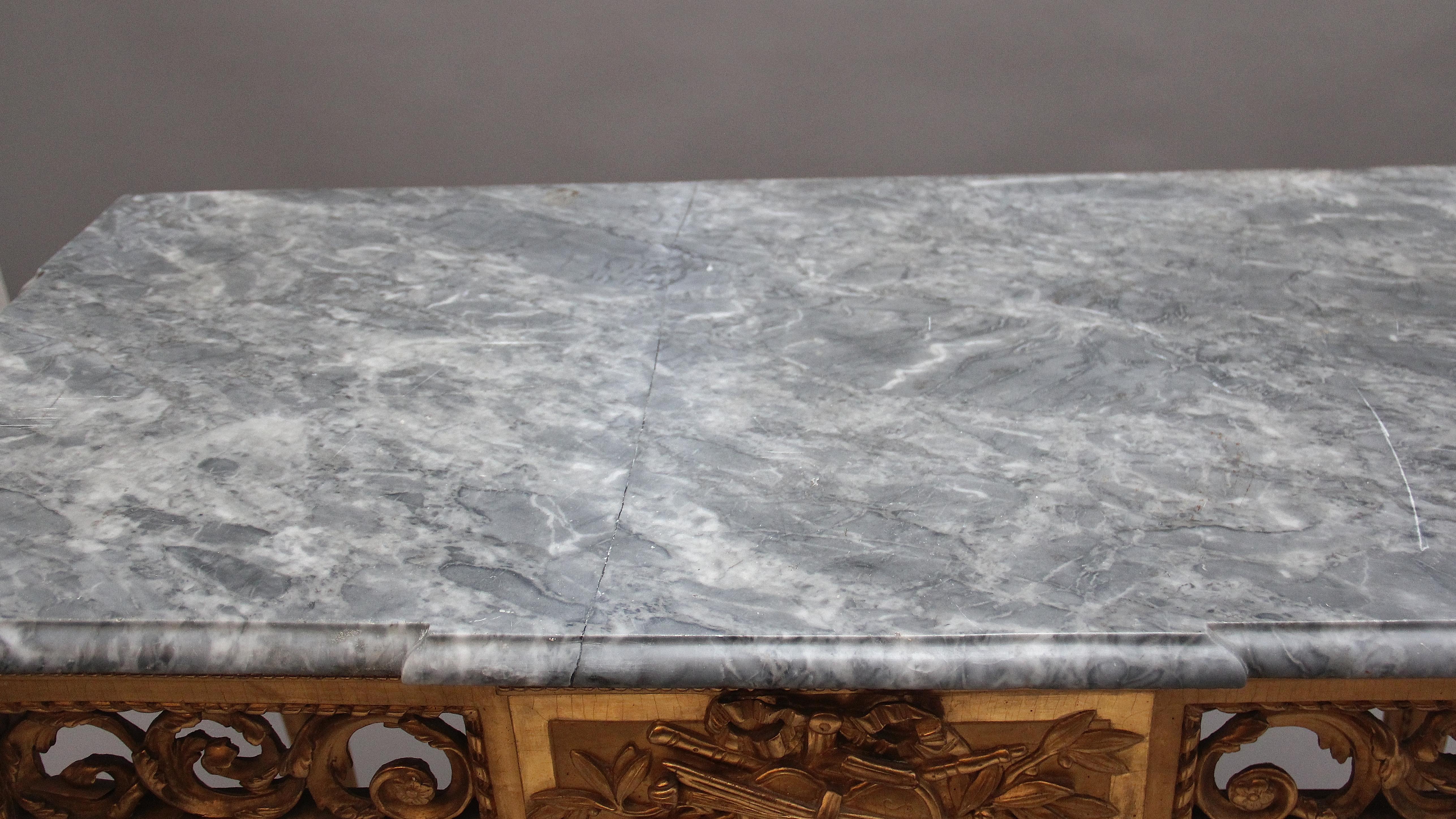 Consola italiana de madera dorada del siglo XVIII de magnífica calidad en venta 5
