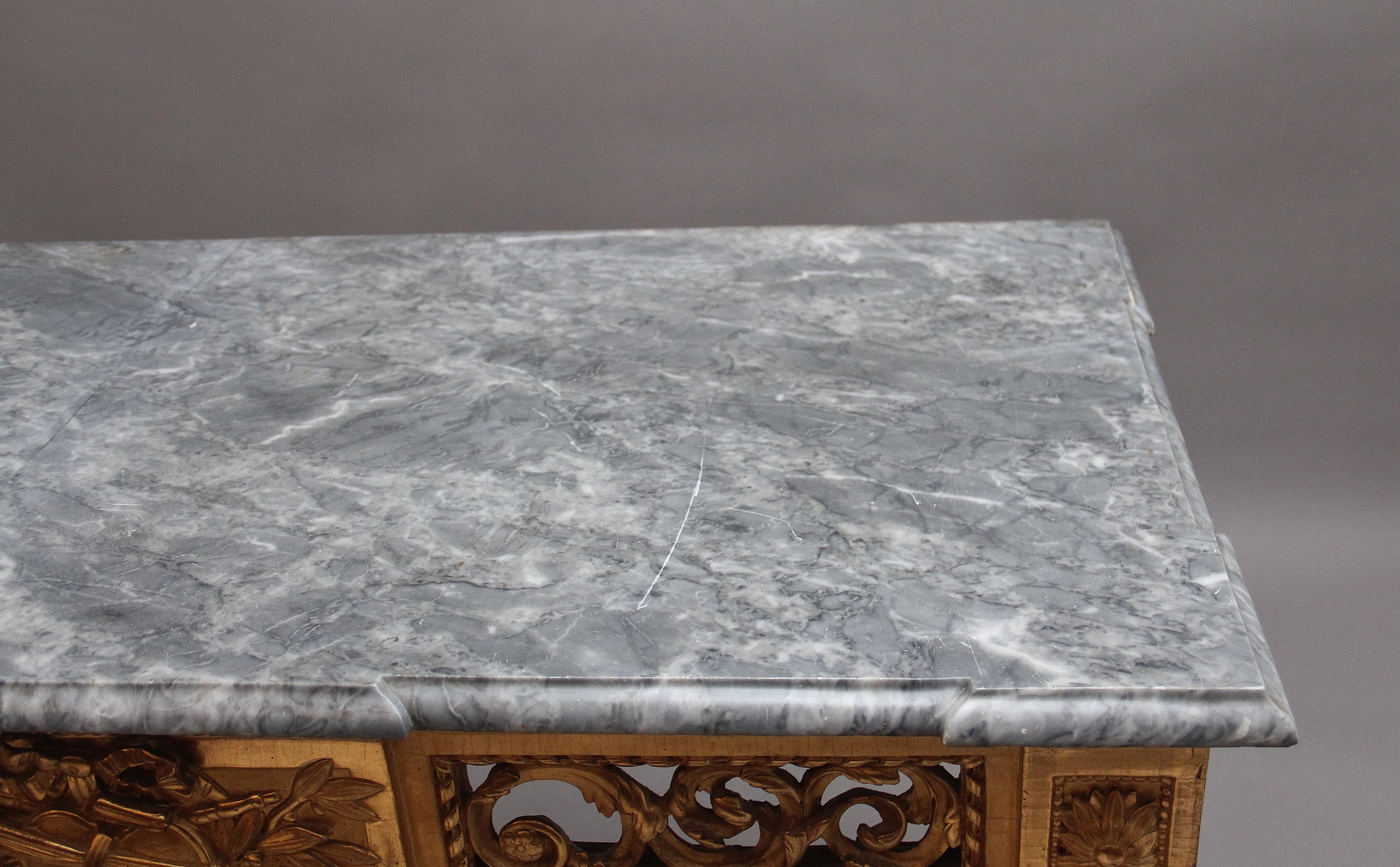 Consola italiana de madera dorada del siglo XVIII de magnífica calidad en venta 6