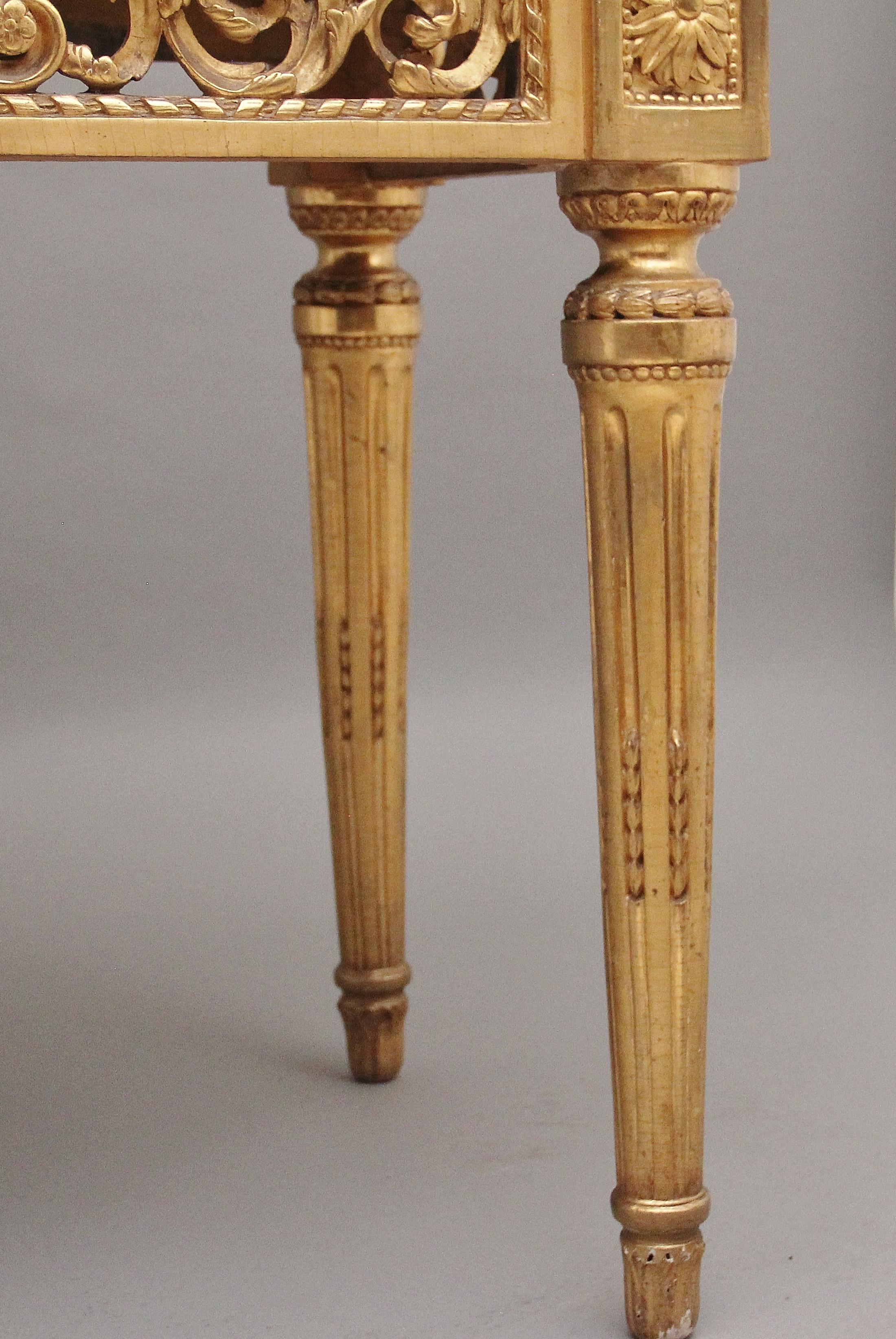 Consola italiana de madera dorada del siglo XVIII de magnífica calidad en venta 9