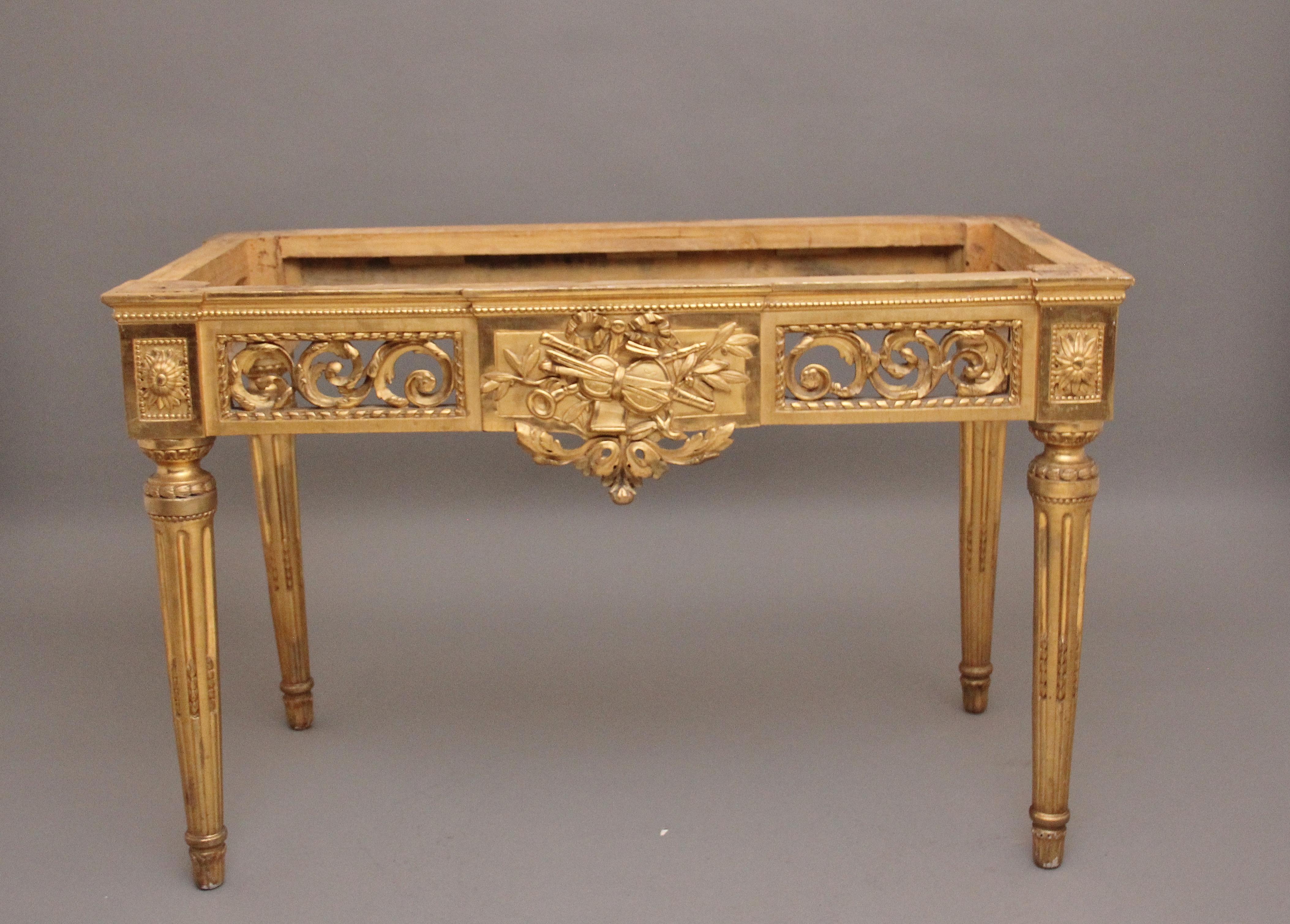 Consola italiana de madera dorada del siglo XVIII de magnífica calidad en venta 10
