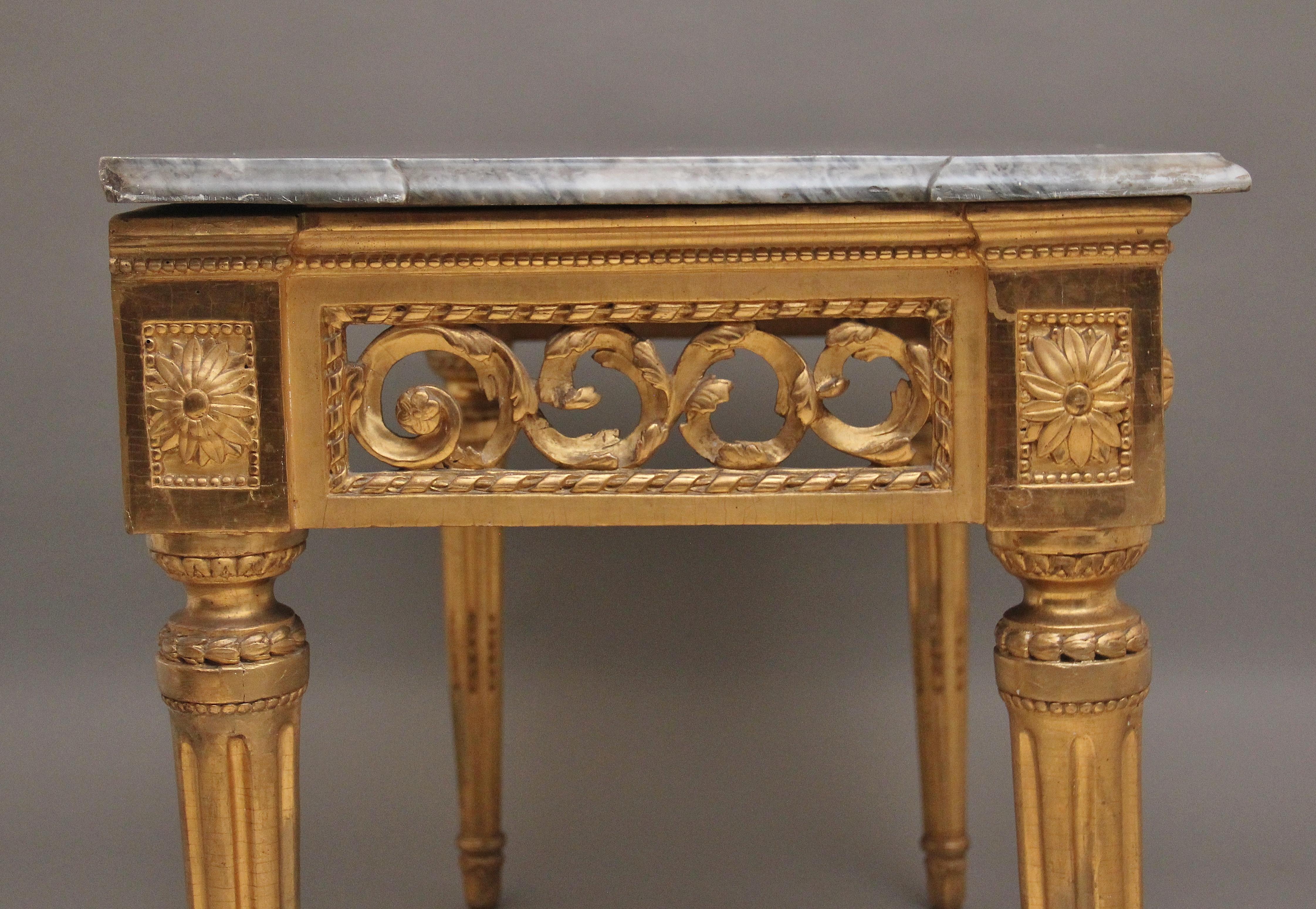 Consola italiana de madera dorada del siglo XVIII de magnífica calidad finales del siglo XVIII en venta