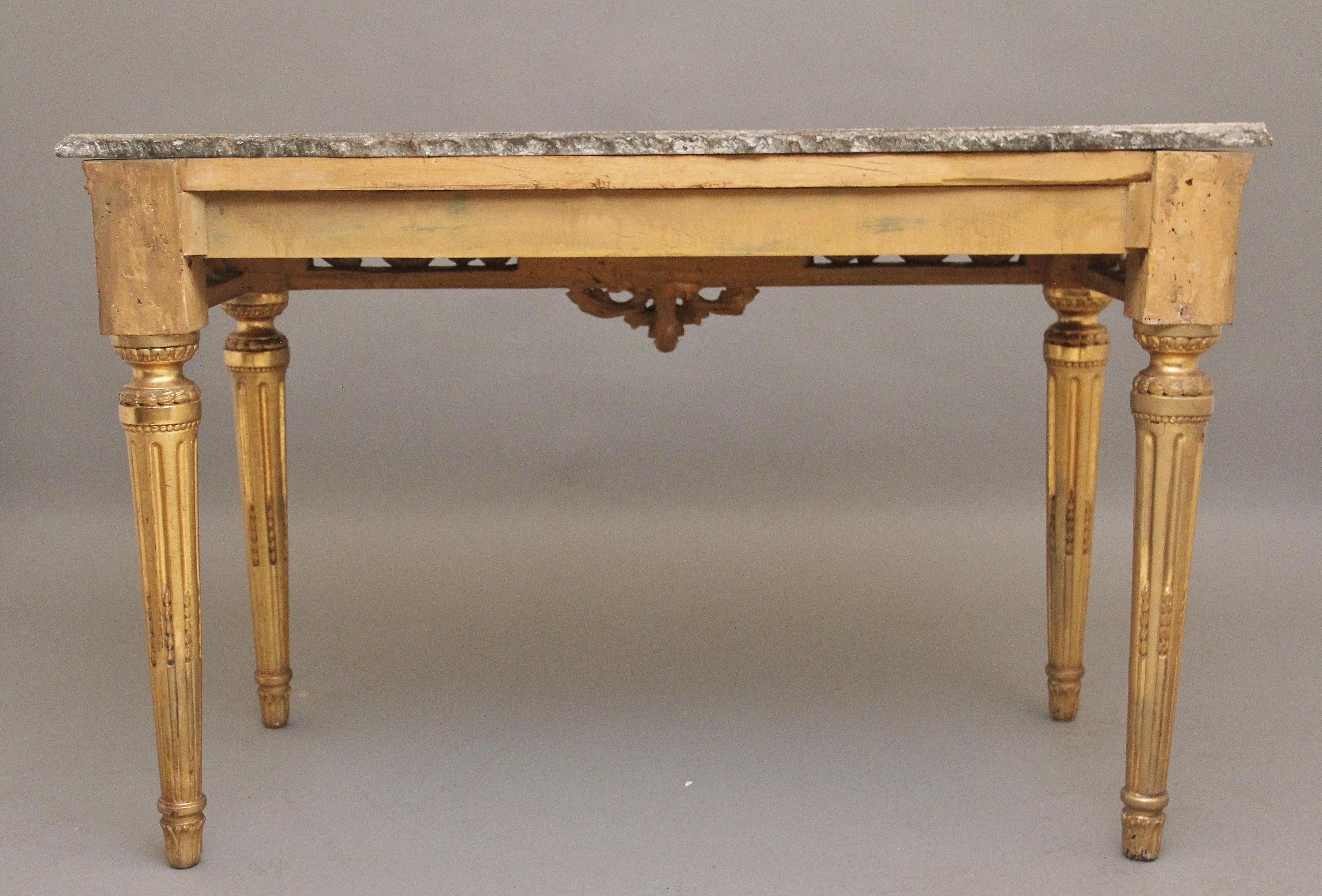 Consola italiana de madera dorada del siglo XVIII de magnífica calidad Madera dorada en venta