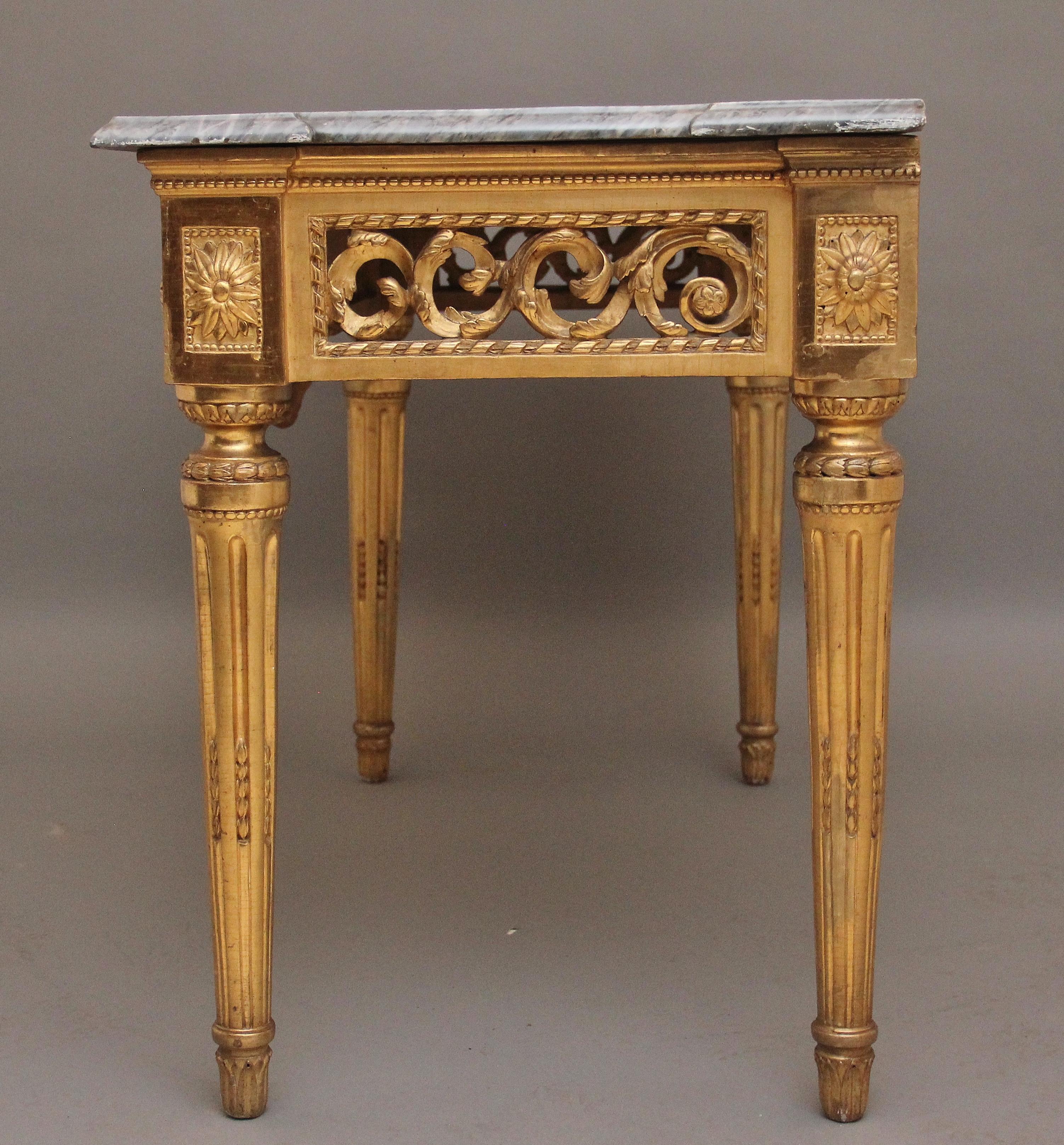 Consola italiana de madera dorada del siglo XVIII de magnífica calidad en venta 1