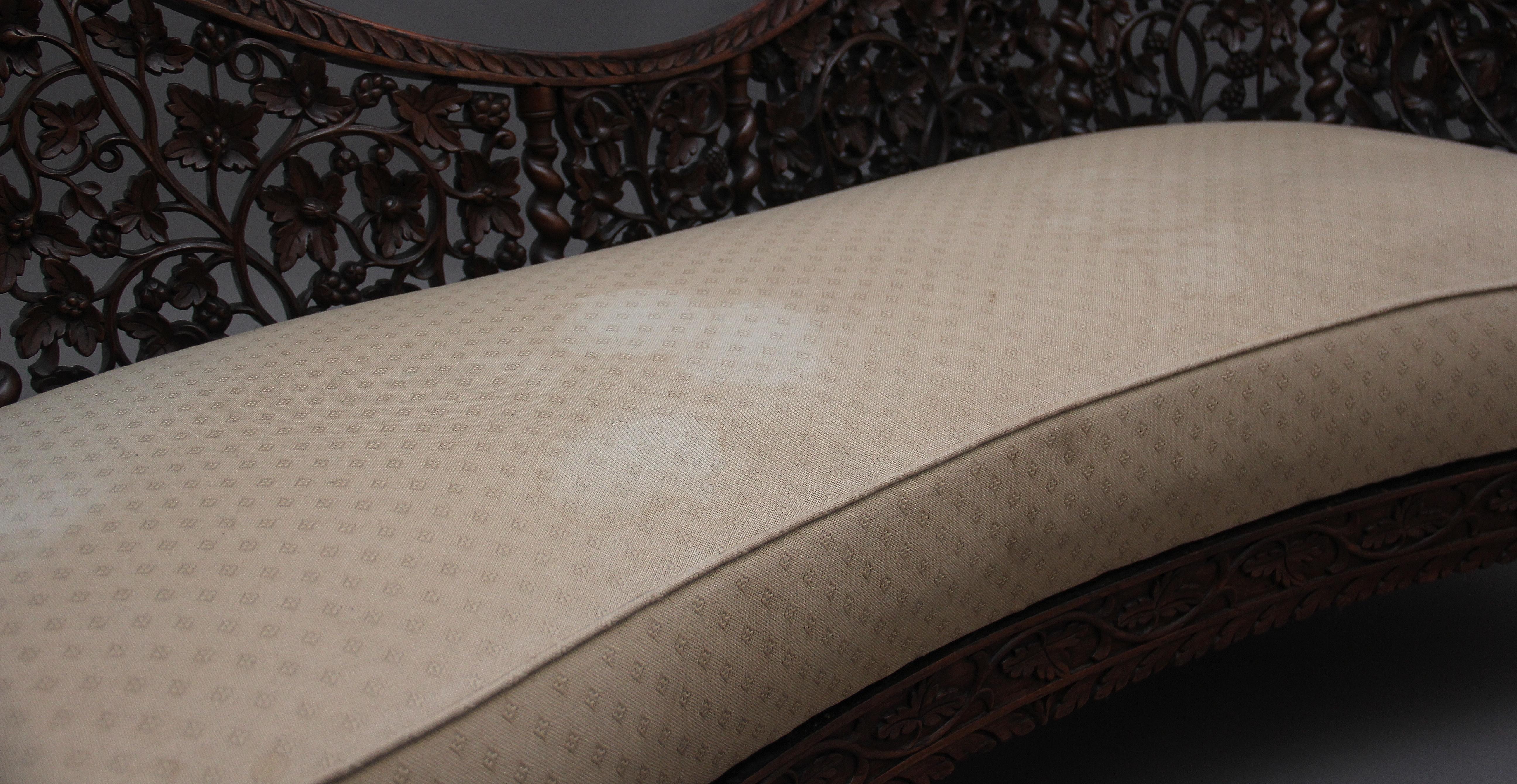 Superb Quality 19th Century Anglo-Indian Carved Sofa 10