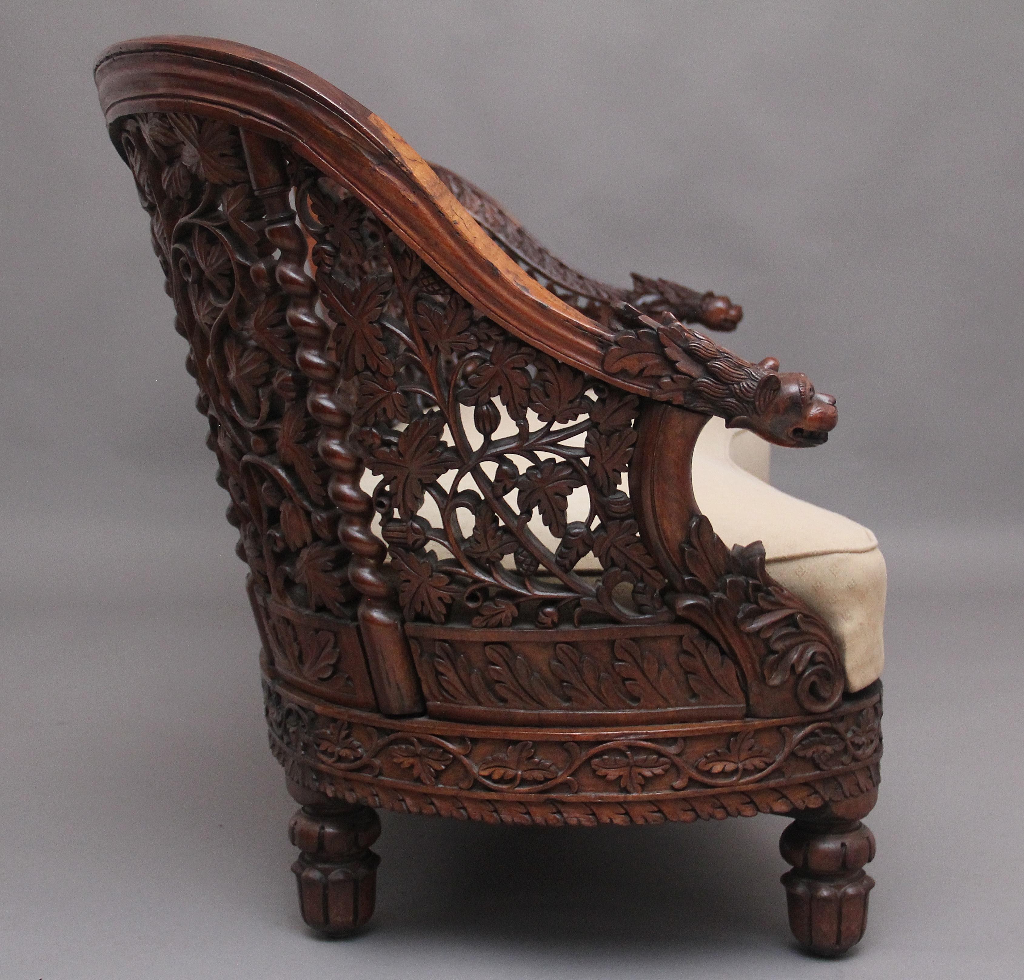 Superb Quality 19th Century Anglo-Indian Carved Sofa In Good Condition In Martlesham, GB