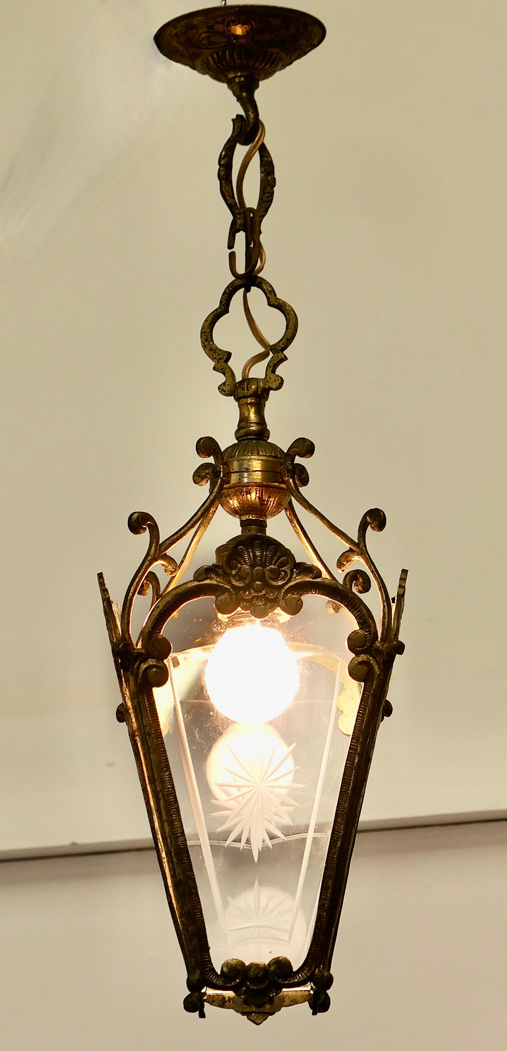 A Superb Quality Brass and Etched Glass Lantern    For Sale 3