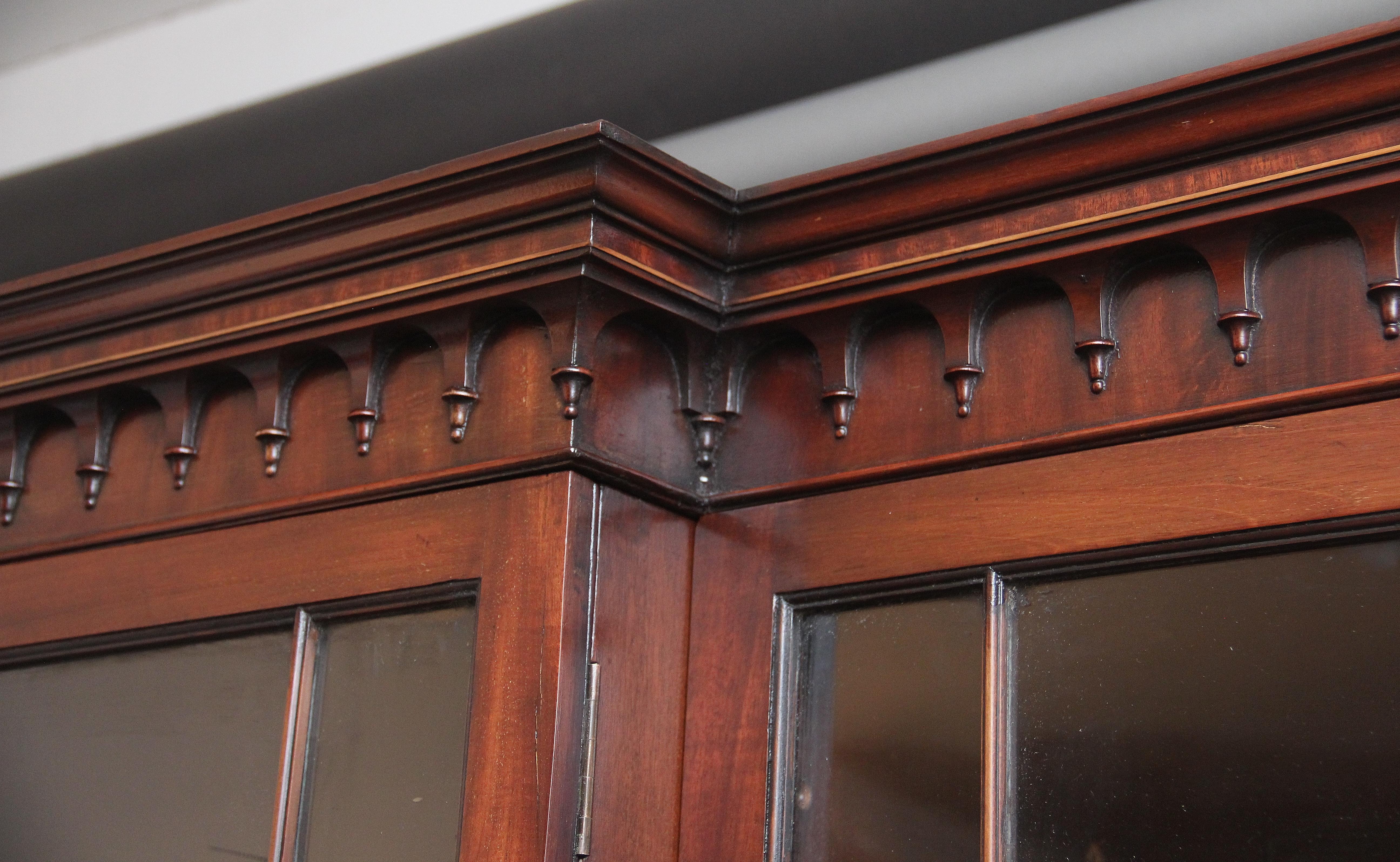 A superb quality early 19th Century mahogany breakfront bookcase For Sale 4