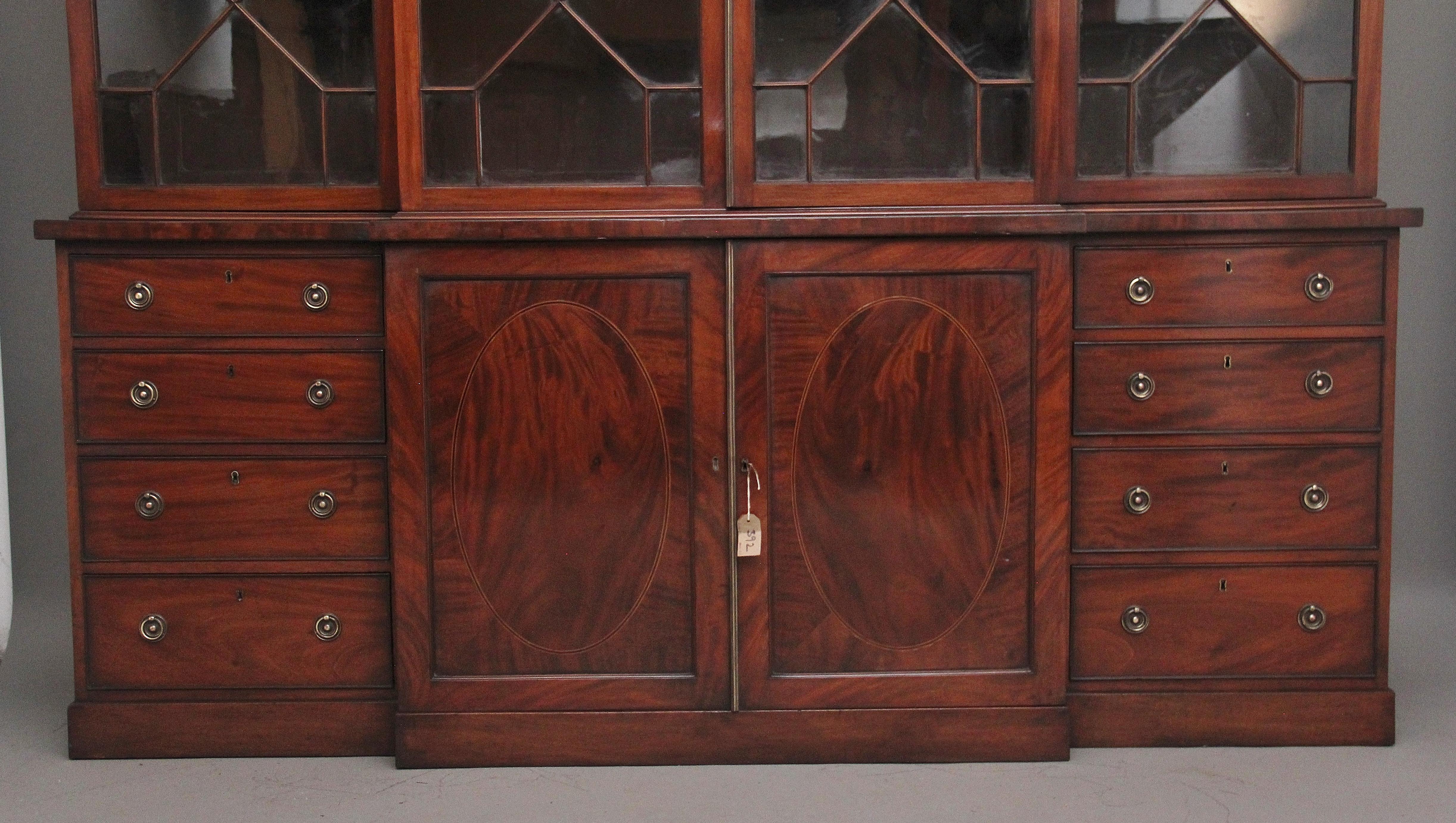 A superb quality early 19th Century mahogany breakfront bookcase In Good Condition For Sale In Martlesham, GB