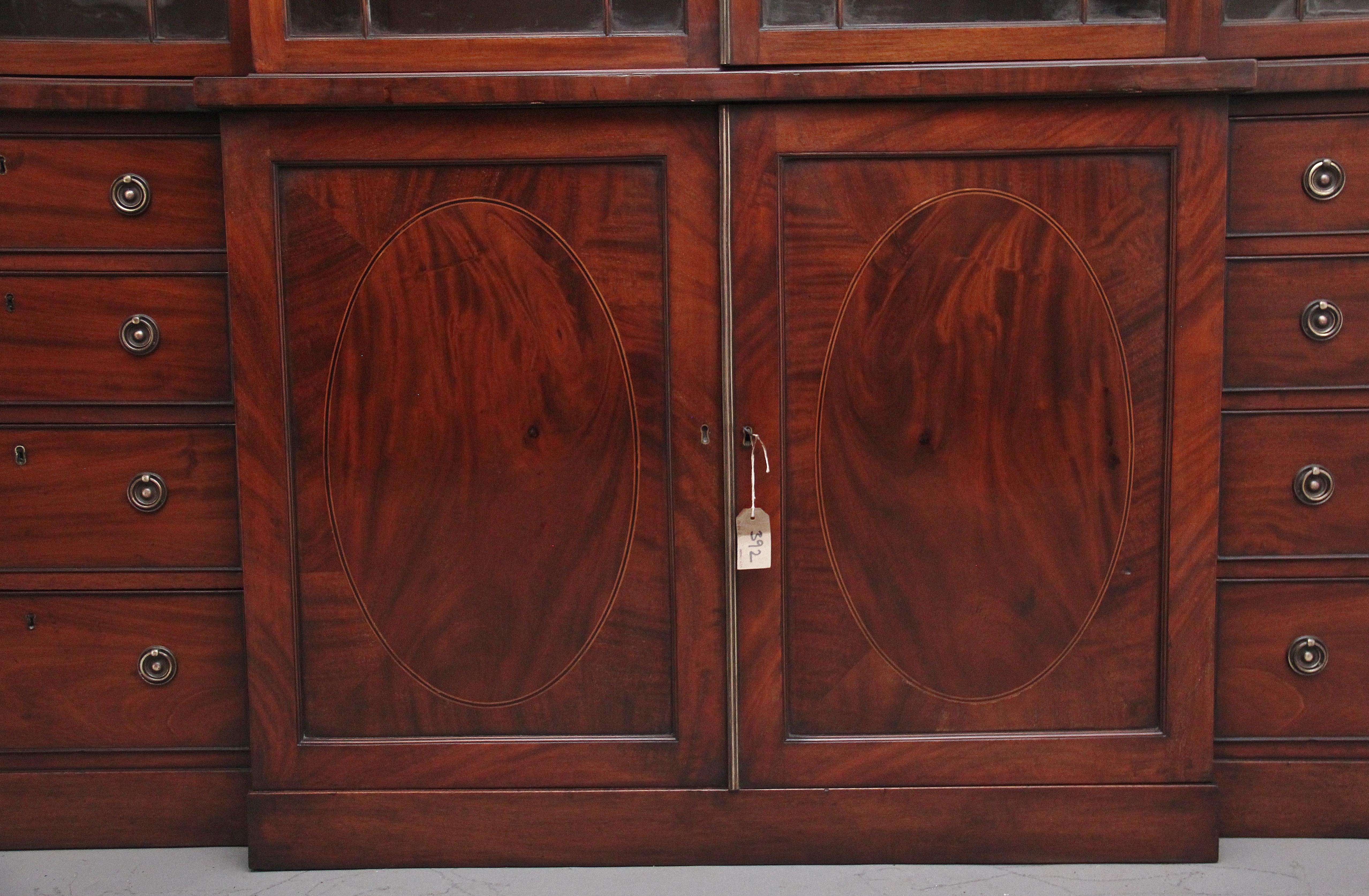 Mahogany A superb quality early 19th Century mahogany breakfront bookcase For Sale