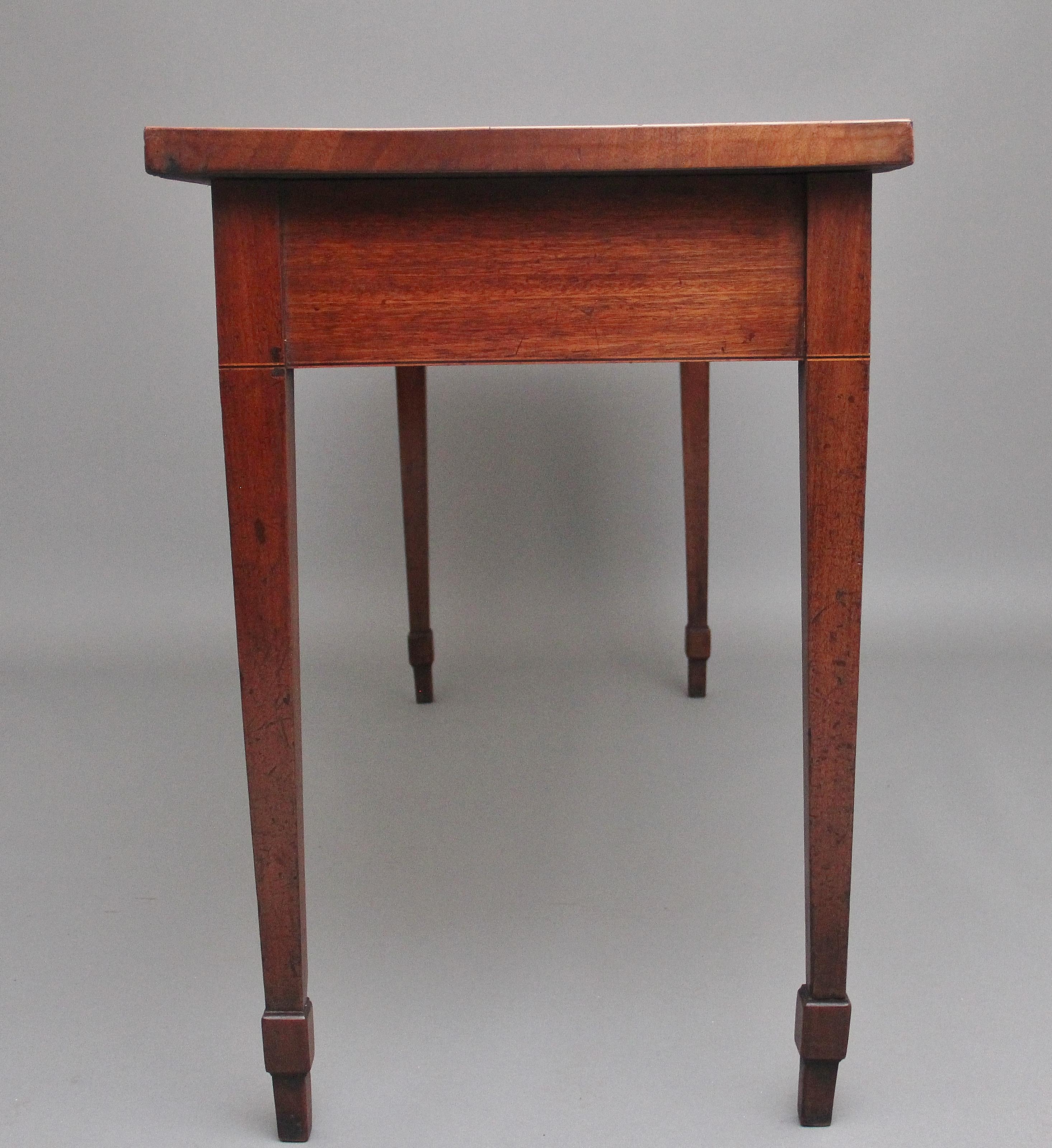 Superb Quality Early 19th Century Mahogany Serpentine Serving Table 1
