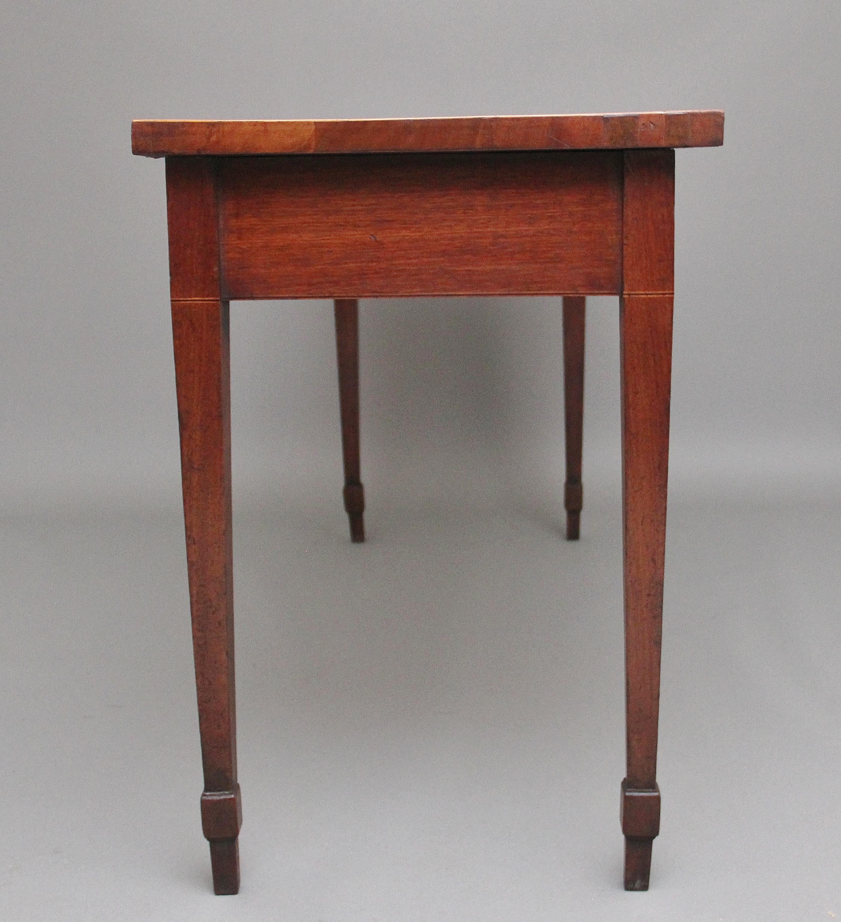Superb Quality Early 19th Century Mahogany Serpentine Serving Table 3