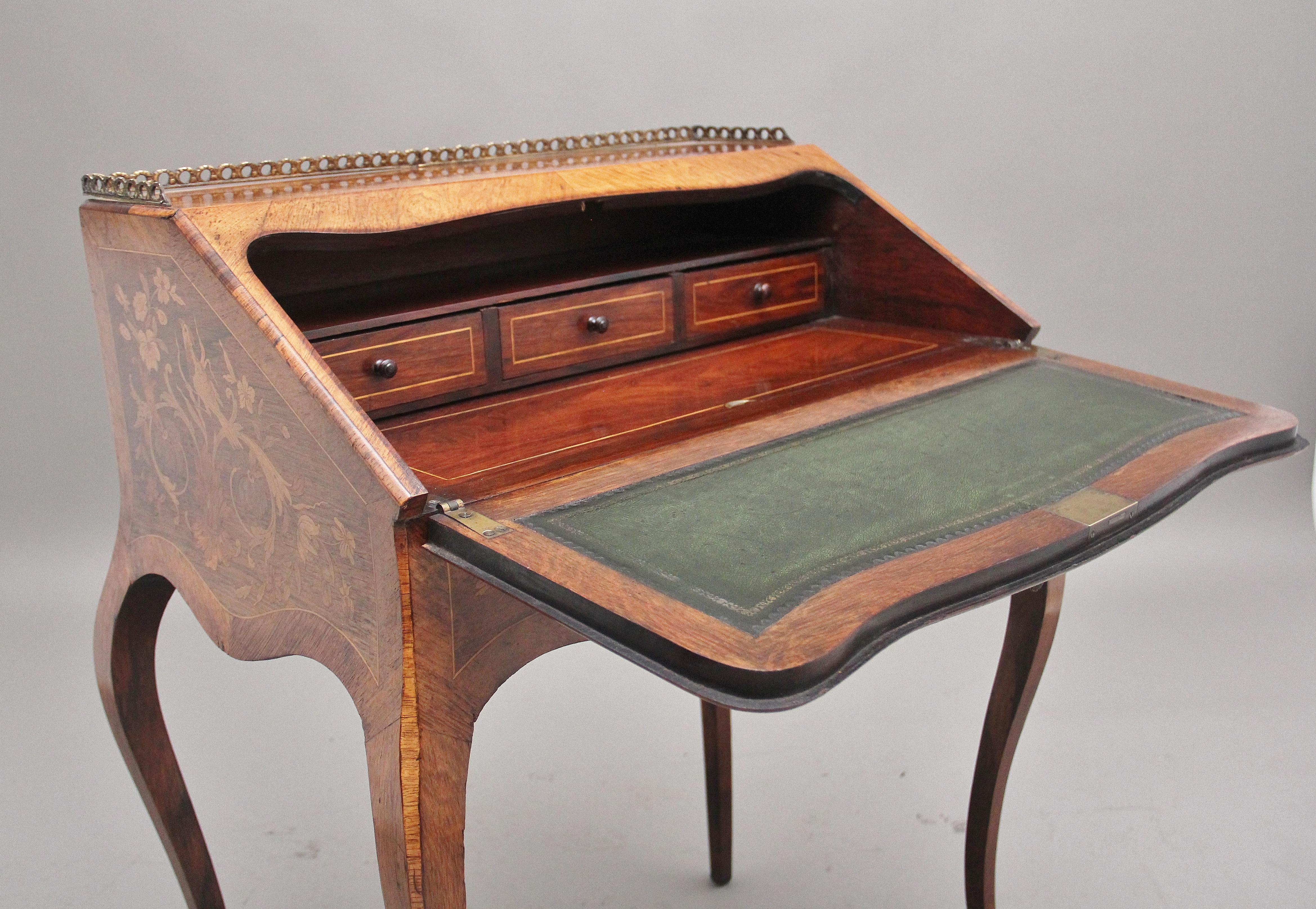 Victorian Superb Quality Freestanding 19th Century Kingwood and Marquetry Inlaid Bureau For Sale