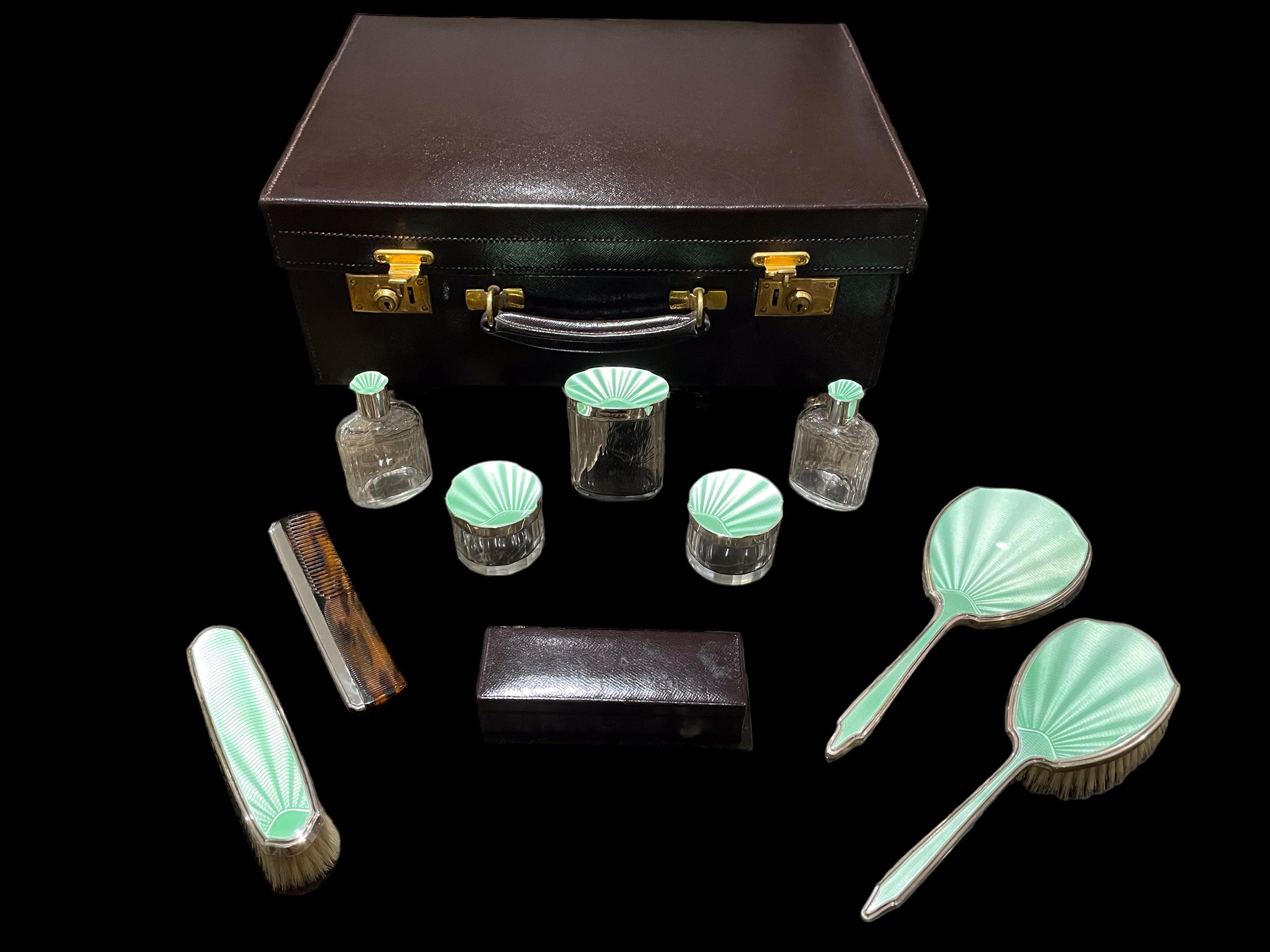 A superb quality Mappin & Webb Art Deco Vanity Case and Contents, 1933 For Sale 10