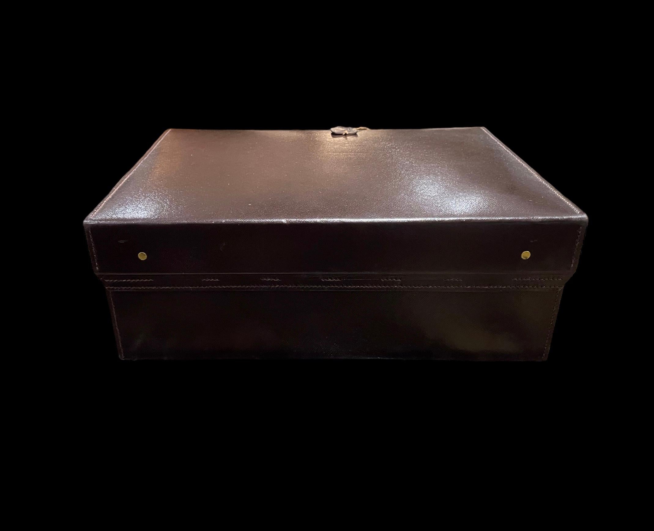 A superb quality Mappin & Webb Art Deco Vanity Case and Contents, 1933 For Sale 11