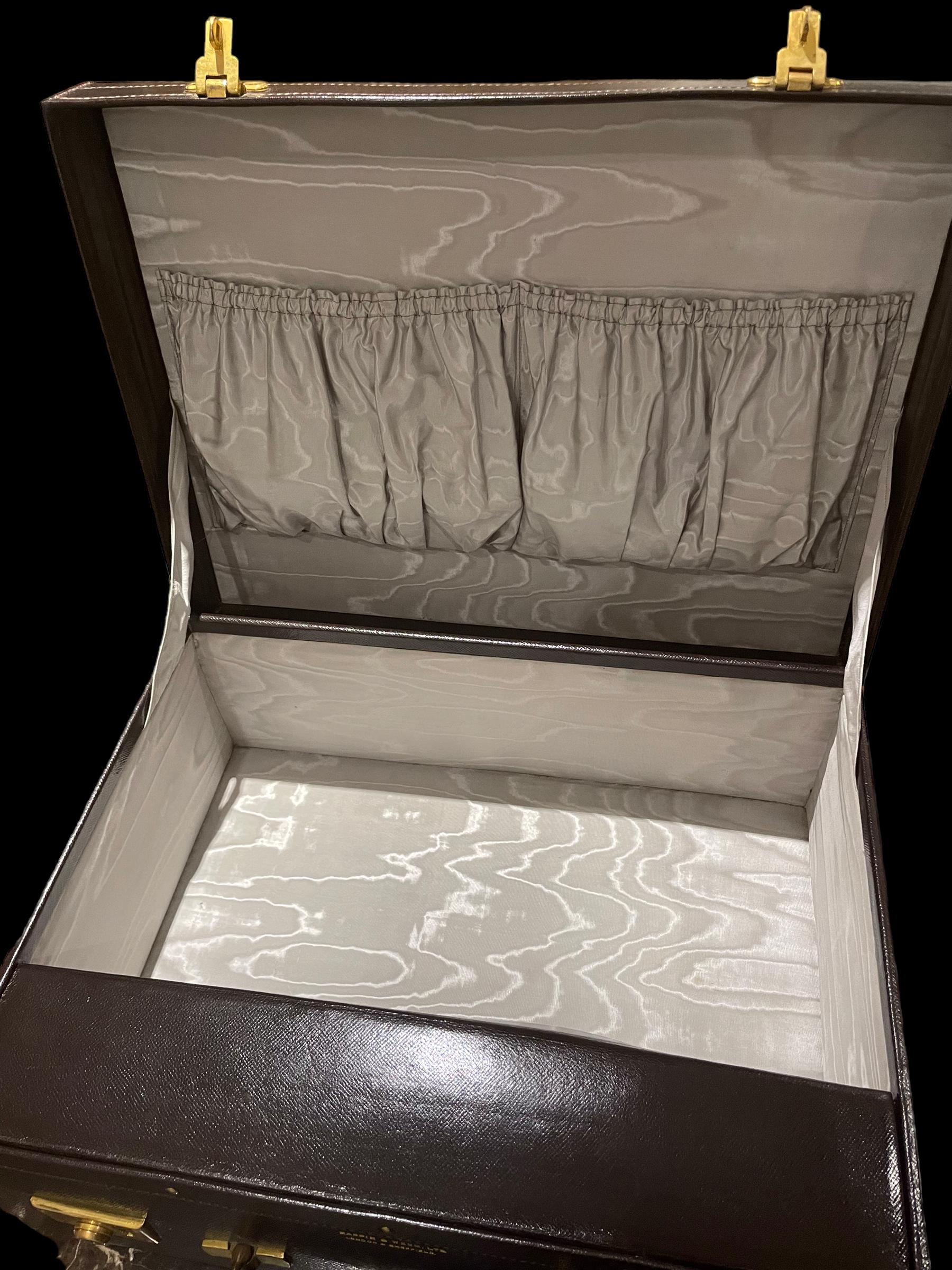 British A superb quality Mappin & Webb Art Deco Vanity Case and Contents, 1933 For Sale