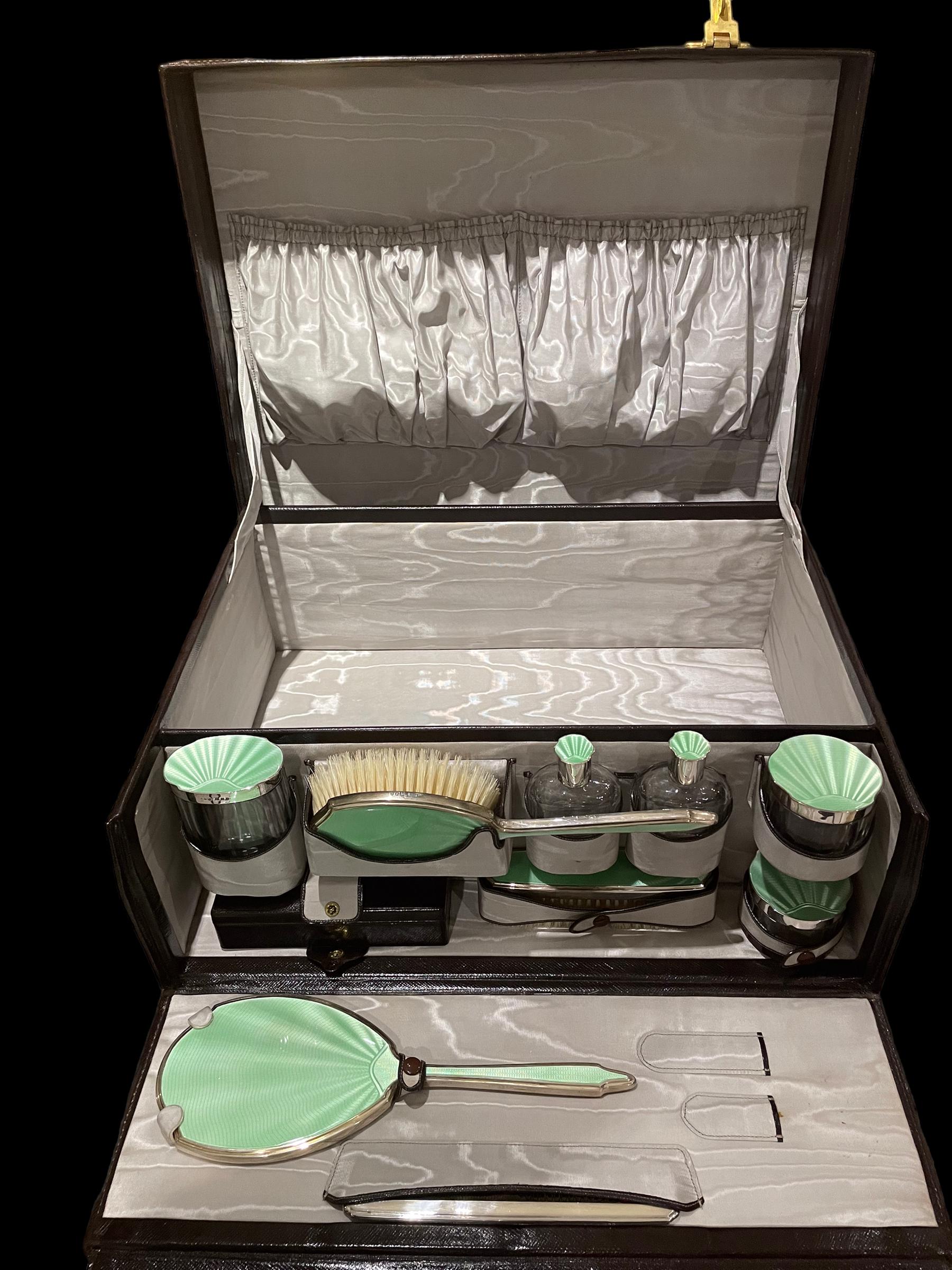 A superb quality Mappin & Webb Art Deco Vanity Case and Contents, 1933 In Good Condition For Sale In Lee-On-The-Solent, GB