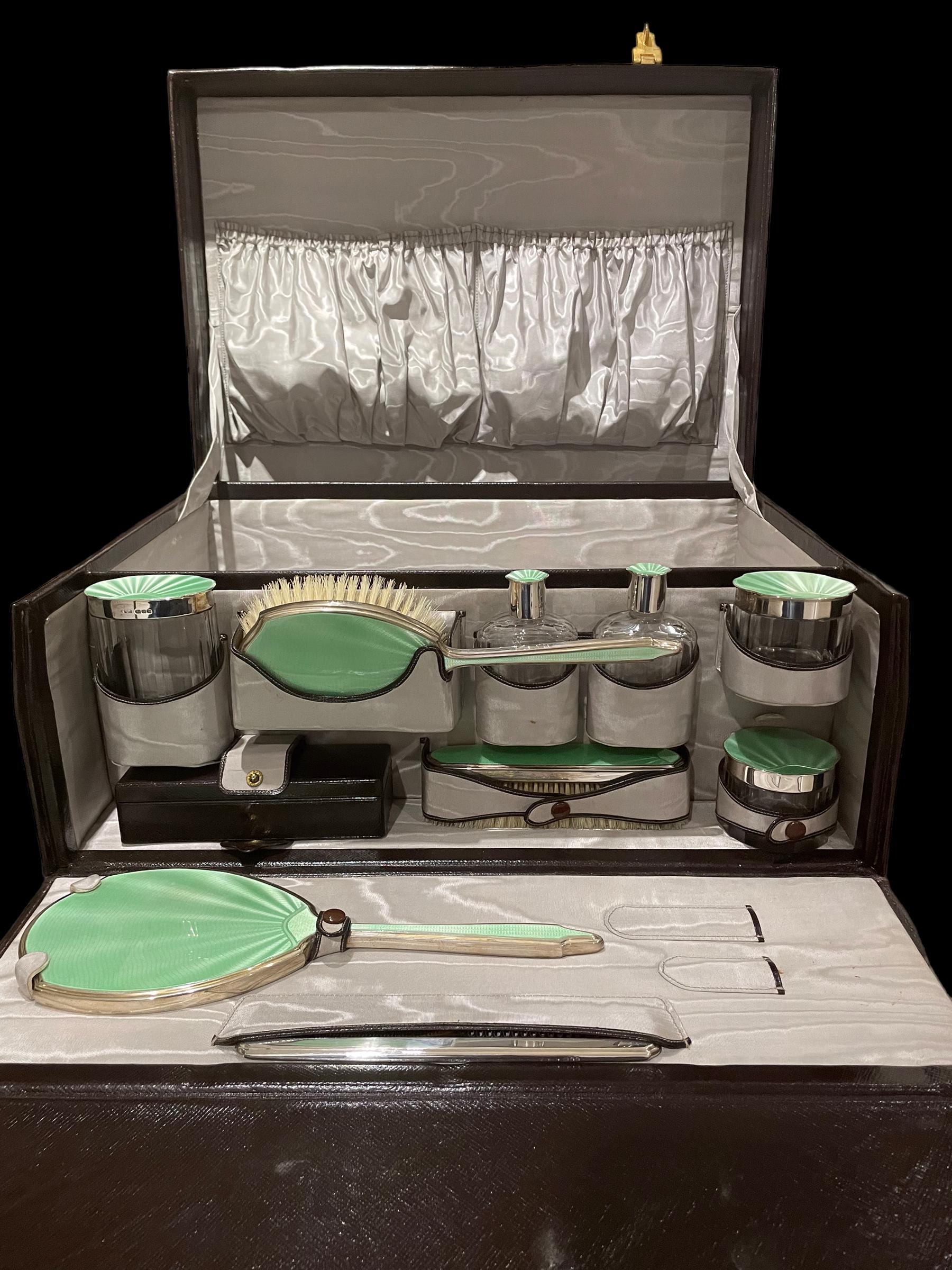 Mid-20th Century A superb quality Mappin & Webb Art Deco Vanity Case and Contents, 1933 For Sale