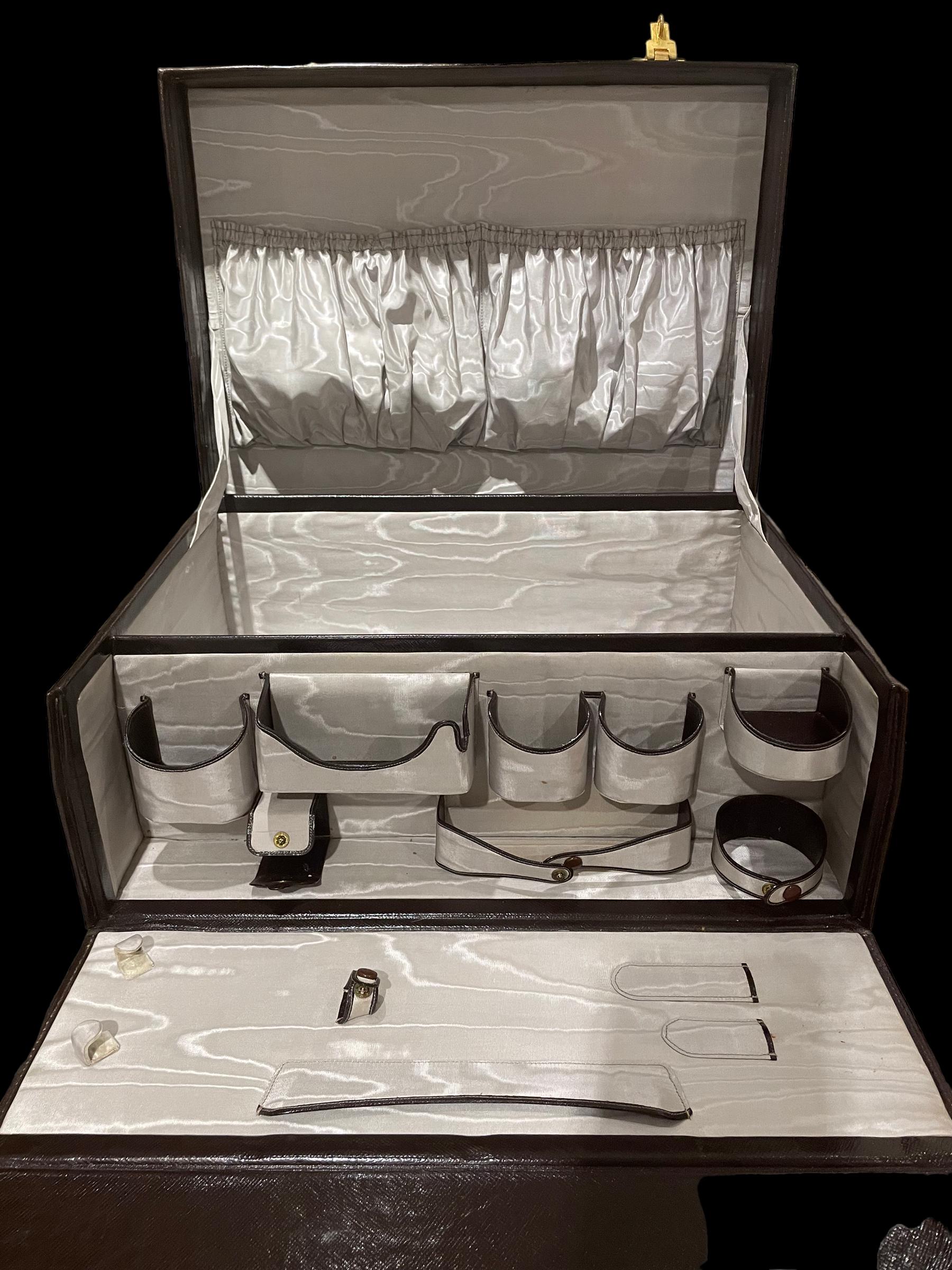 Silver A superb quality Mappin & Webb Art Deco Vanity Case and Contents, 1933 For Sale