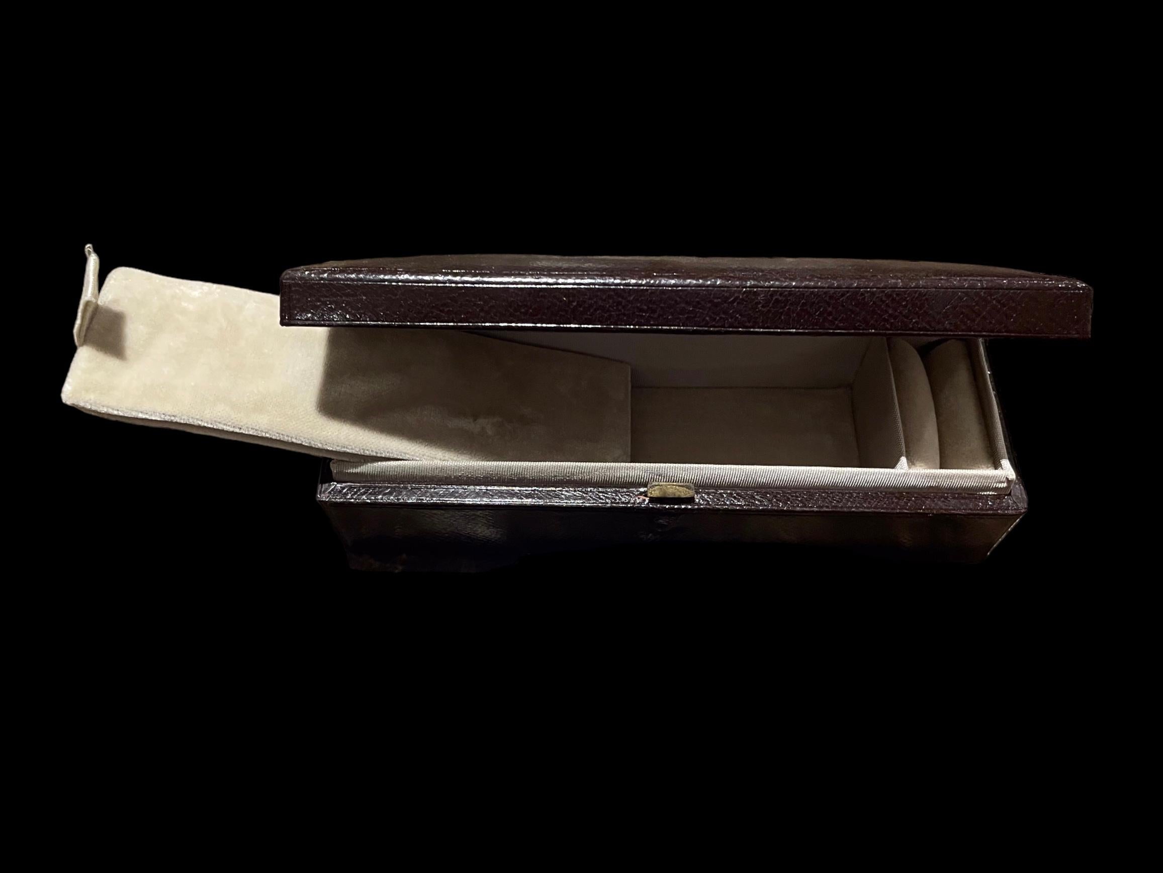 A superb quality Mappin & Webb Art Deco Vanity Case and Contents, 1933 For Sale 2