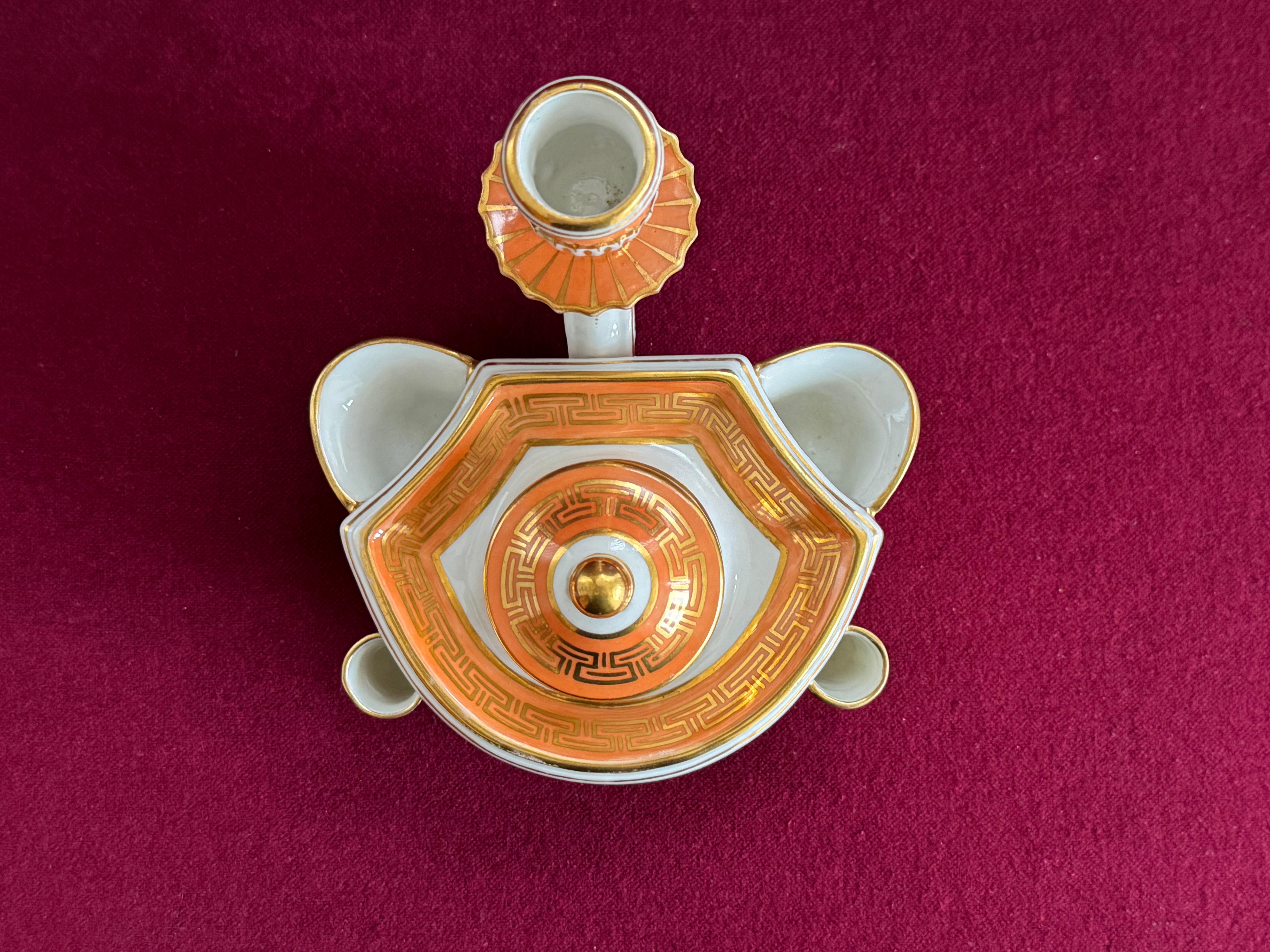 Un soberbio y raro tintero de porcelana de Flight, Barr & Worcester, c.1800 en venta 3