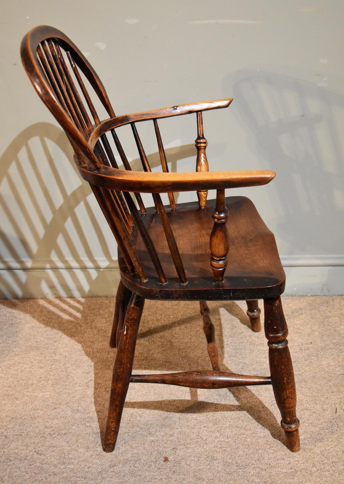 A Superb Set of Four Ash and Elm Windsor Chairs In Good Condition In Wiltshire, GB