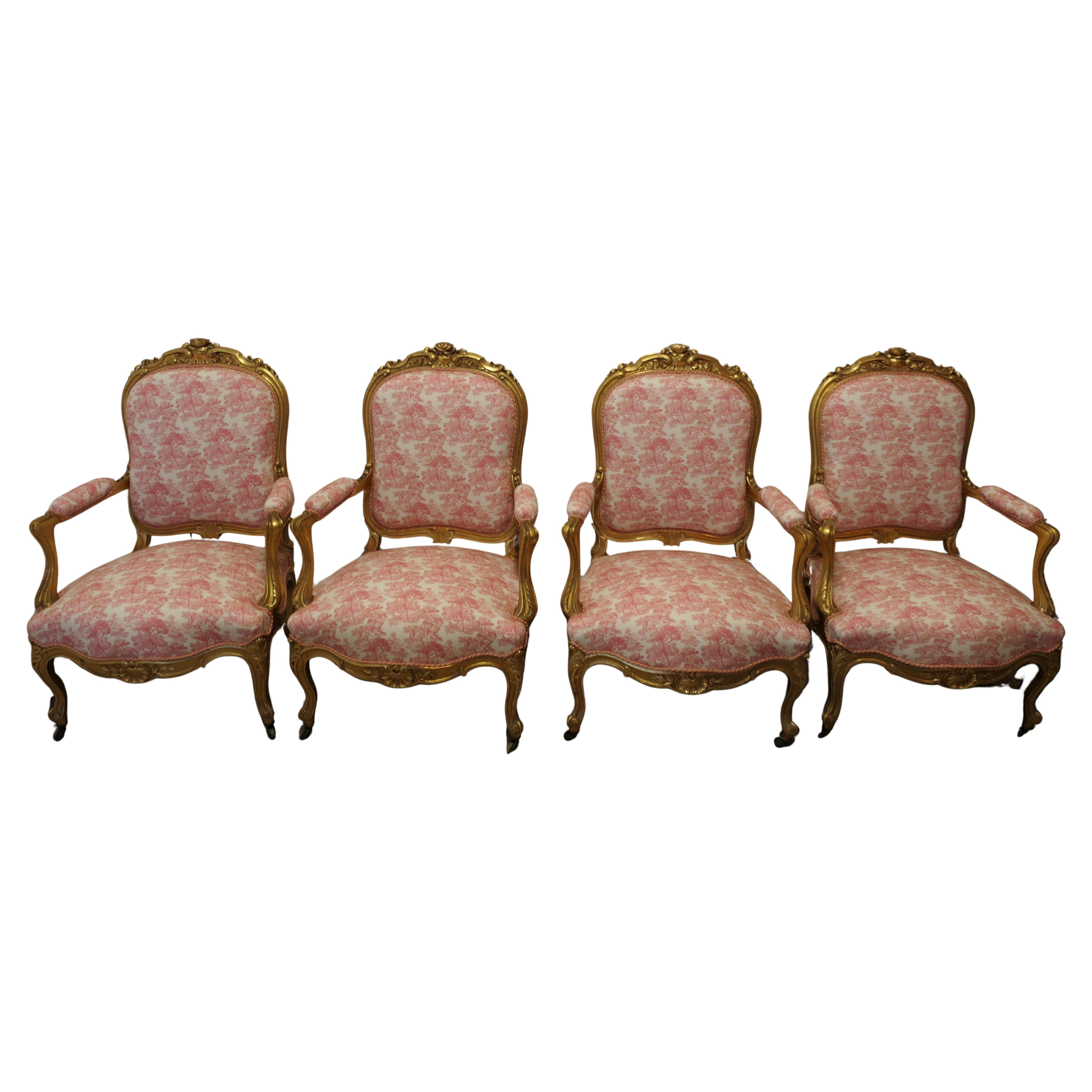 Magnífico juego de cuatro sillas de salón francesas doradas Napoleón III