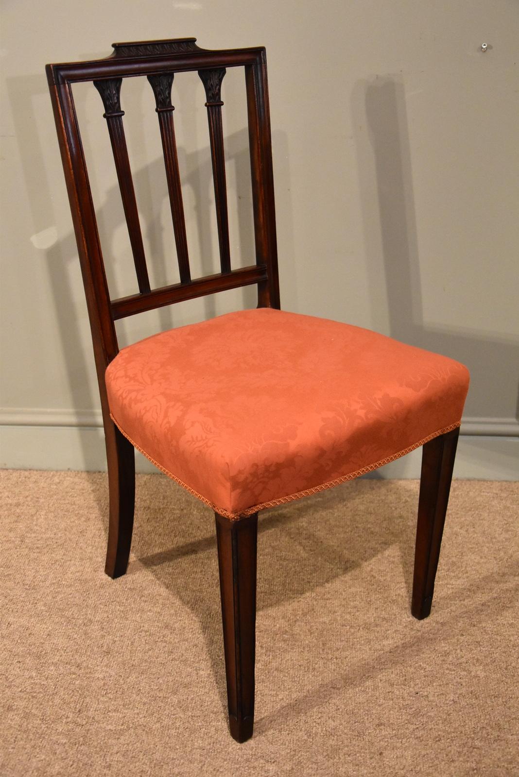 Superb Set of Late 18th Century Mahogany Dining Chairs (George III.)