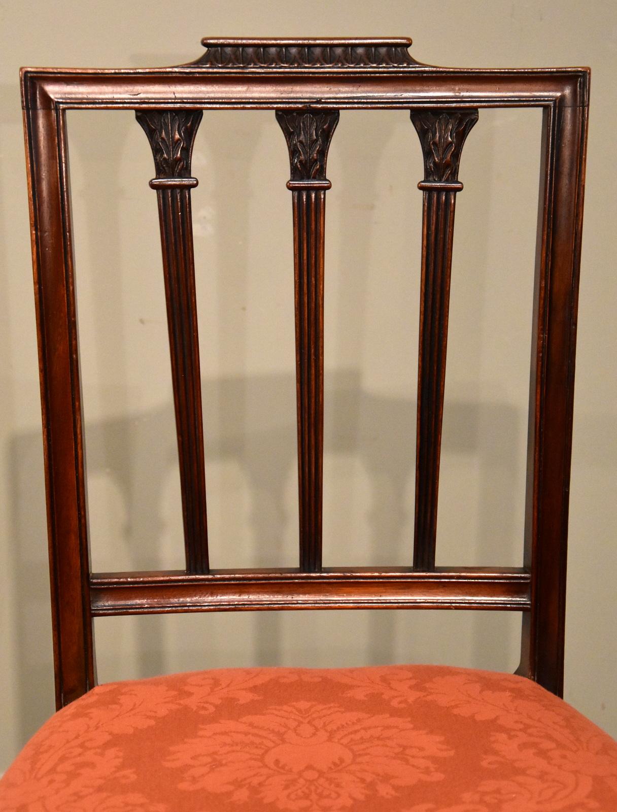 Superb Set of Late 18th Century Mahogany Dining Chairs (Englisch)