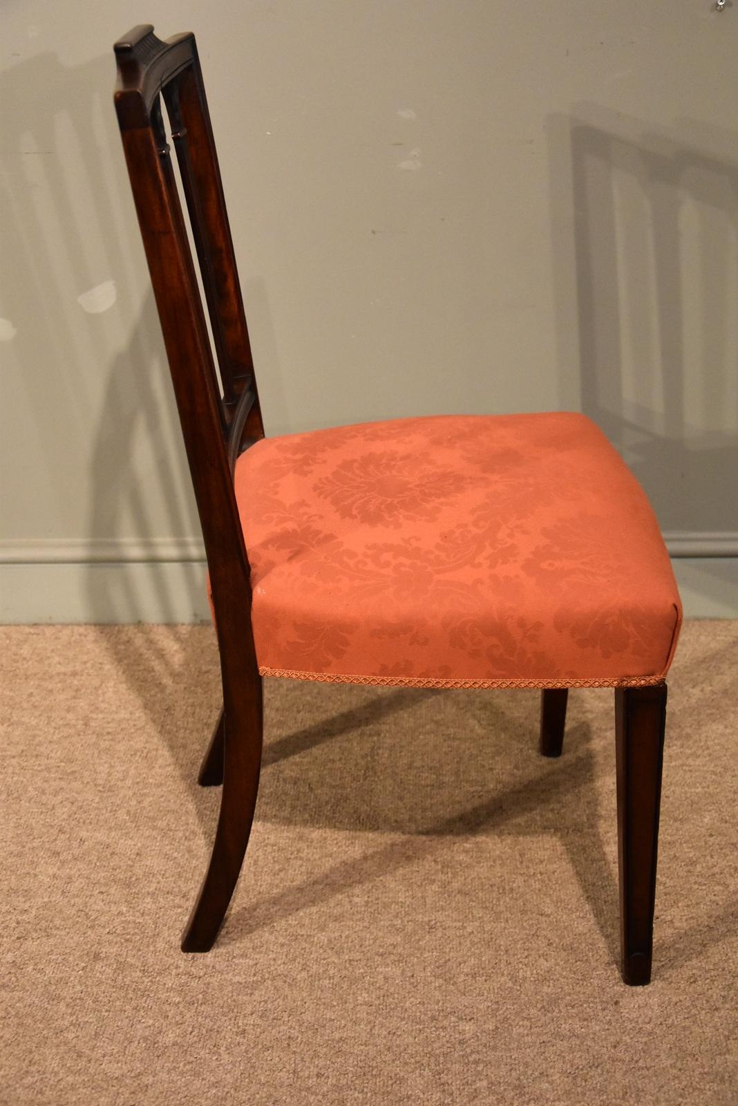 Superb Set of Late 18th Century Mahogany Dining Chairs (18. Jahrhundert und früher)