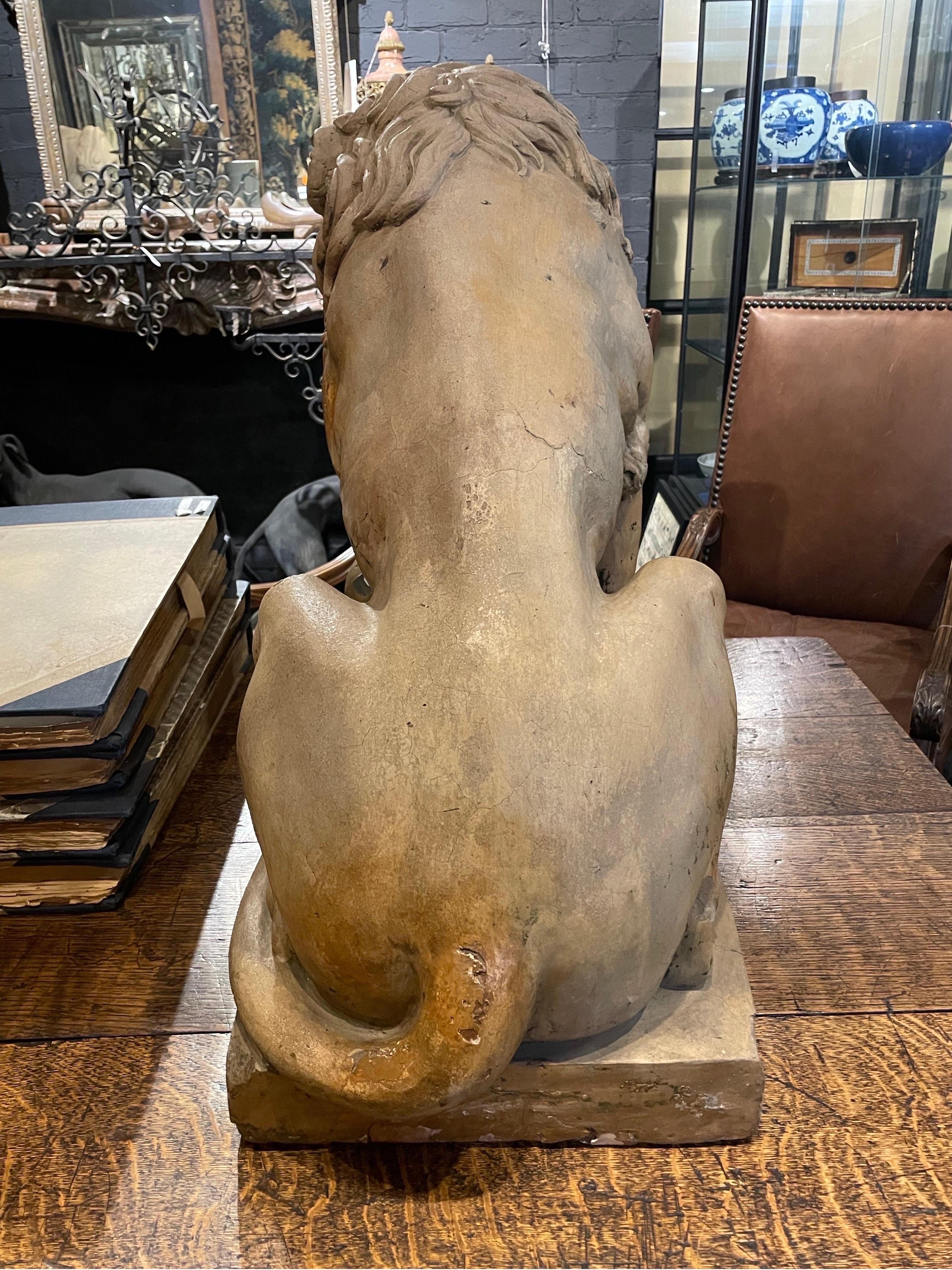 Un superbo leone di terracotta, Francia, XVIII secolo In condizioni buone in vendita a ARMADALE, VIC