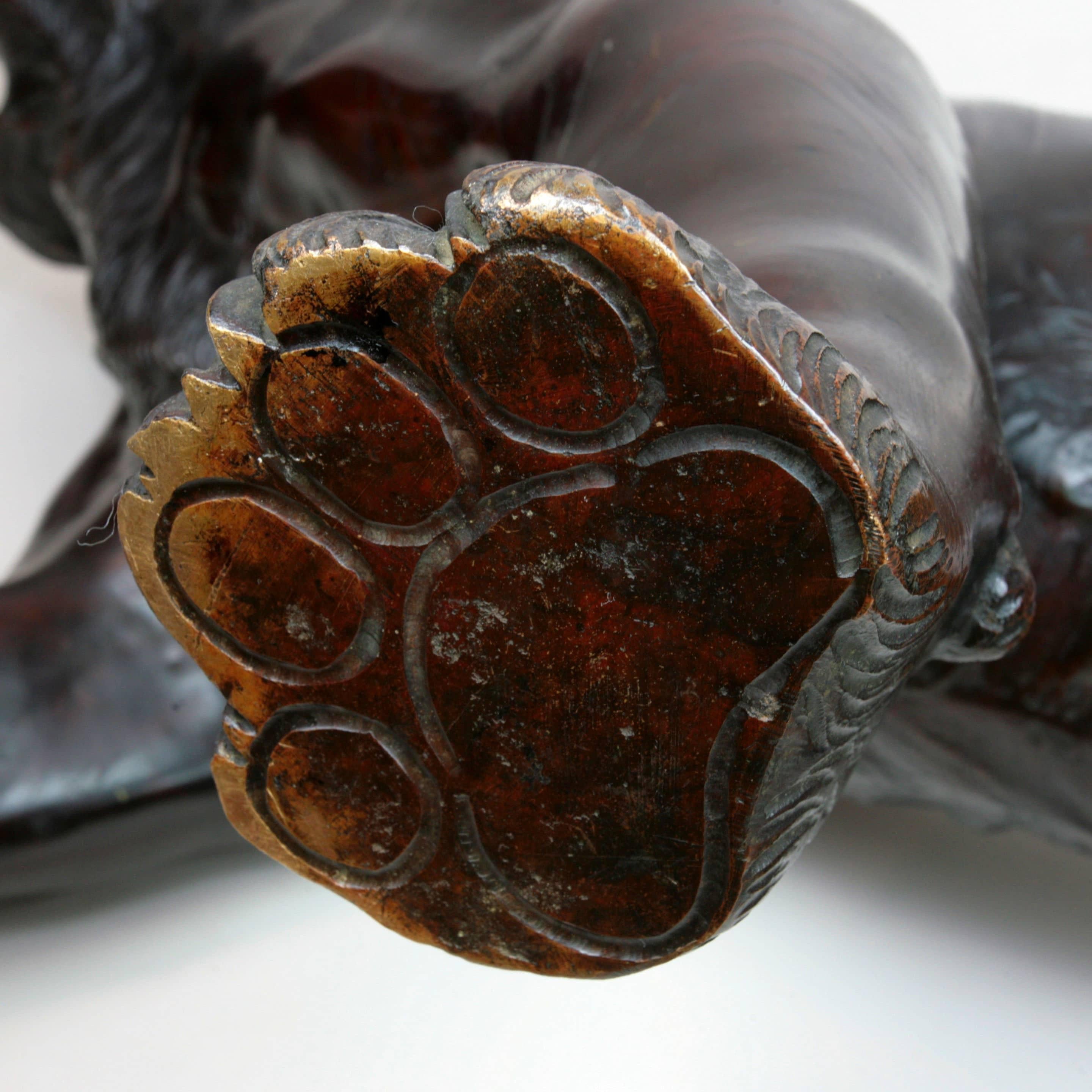 XX secolo Una superba tigre in bronzo di tre quarti di grandezza naturale in vendita