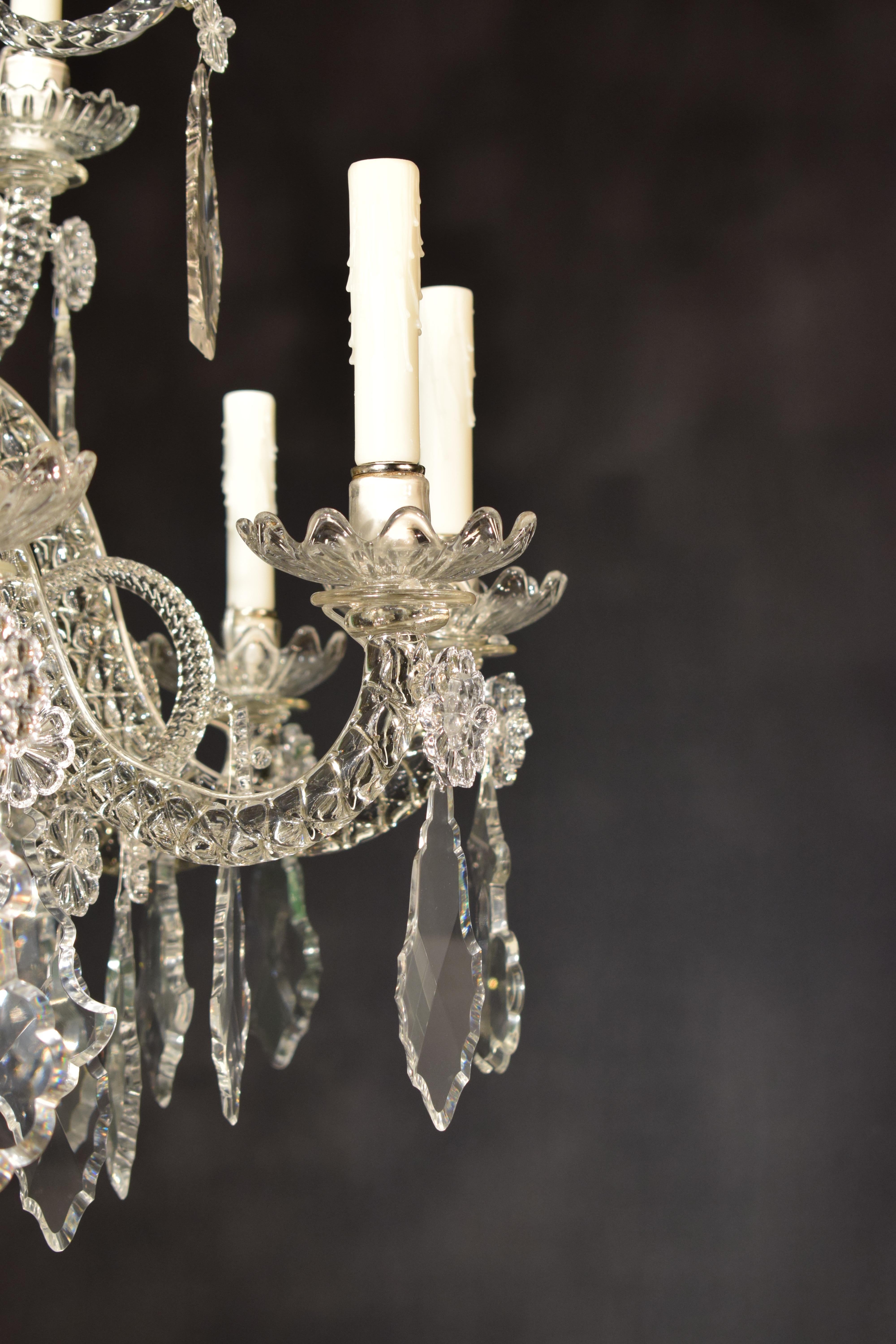 Superb Venetian Glass Chandelier, All Original, circa 1860, 16 Lights In Good Condition In Atlanta, GA