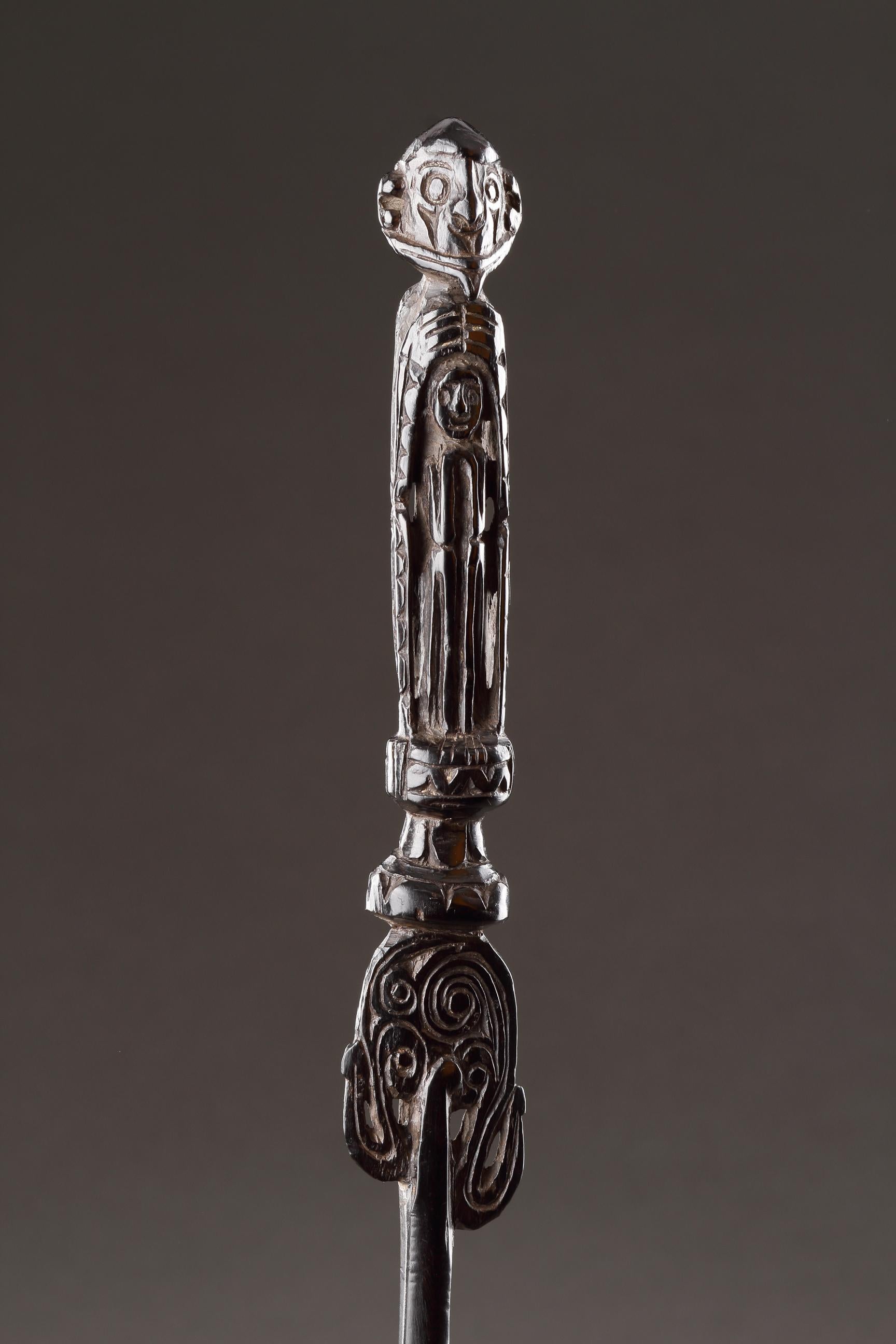 A Superbly Carved Lime Spatula Representing Two Figures For Sale 4