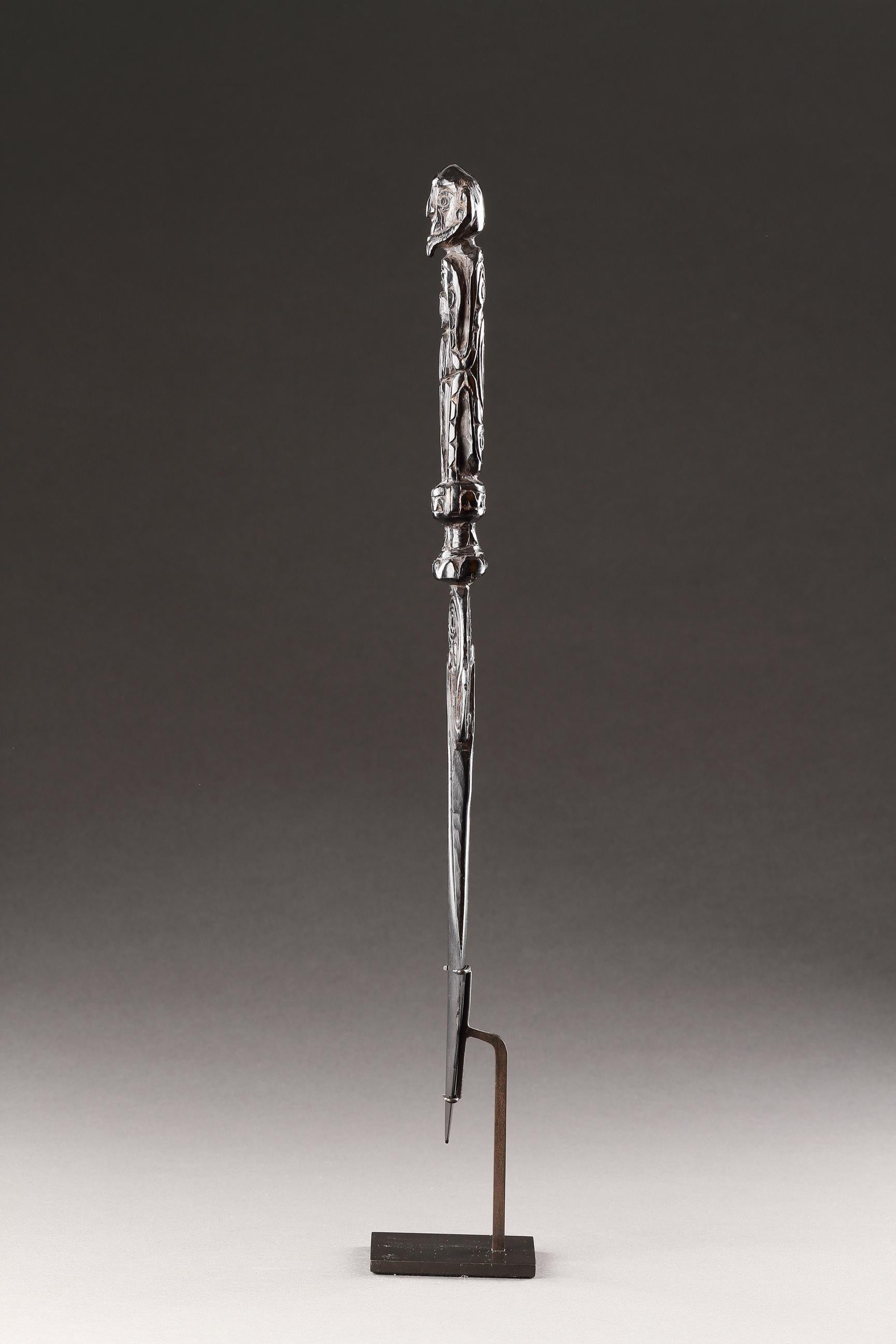A Superbly Carved Lime Spatula Representing Two Figures For Sale 8