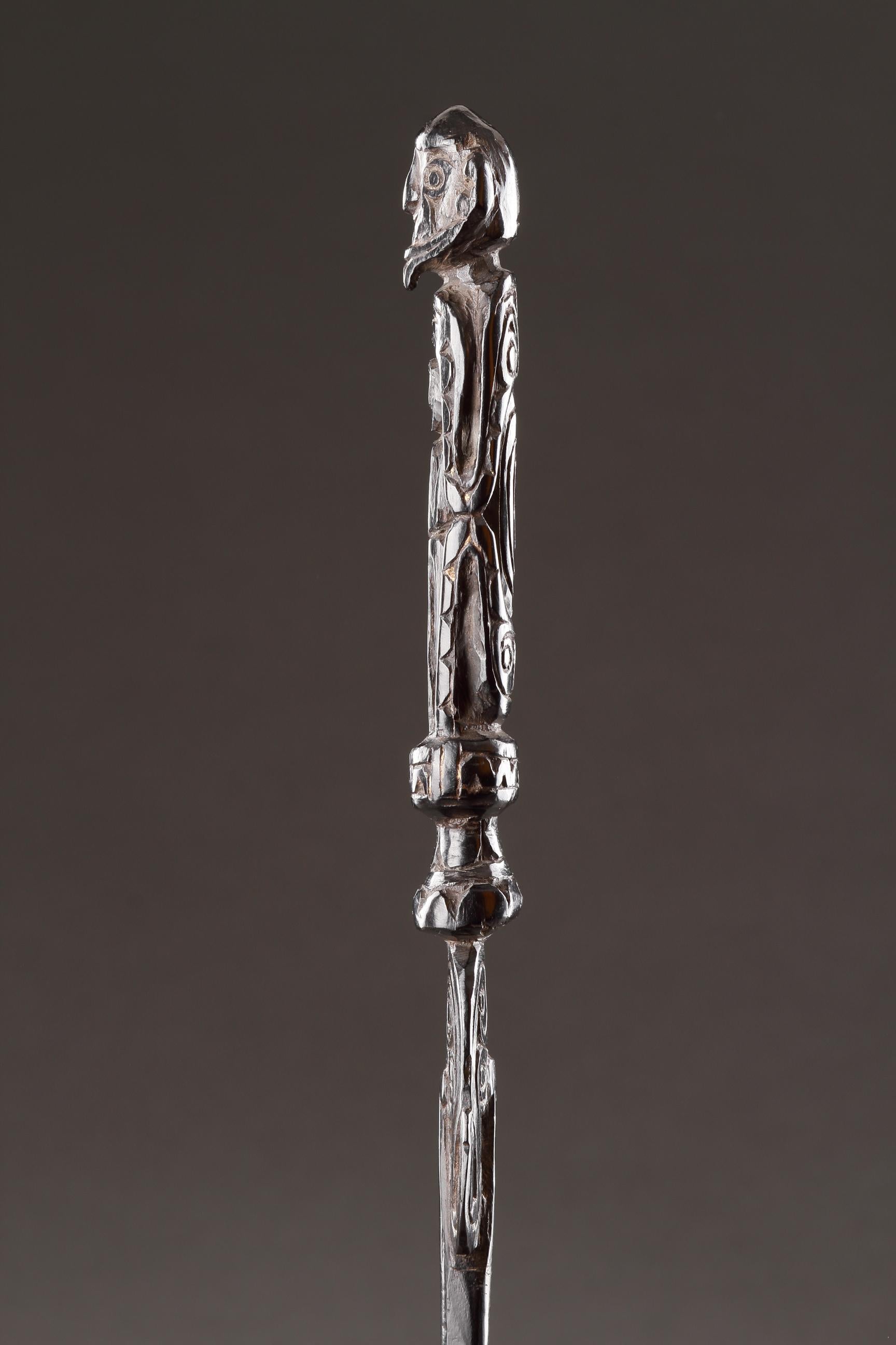 A Superbly Carved Lime Spatula Representing Two Figures In Good Condition For Sale In London, GB