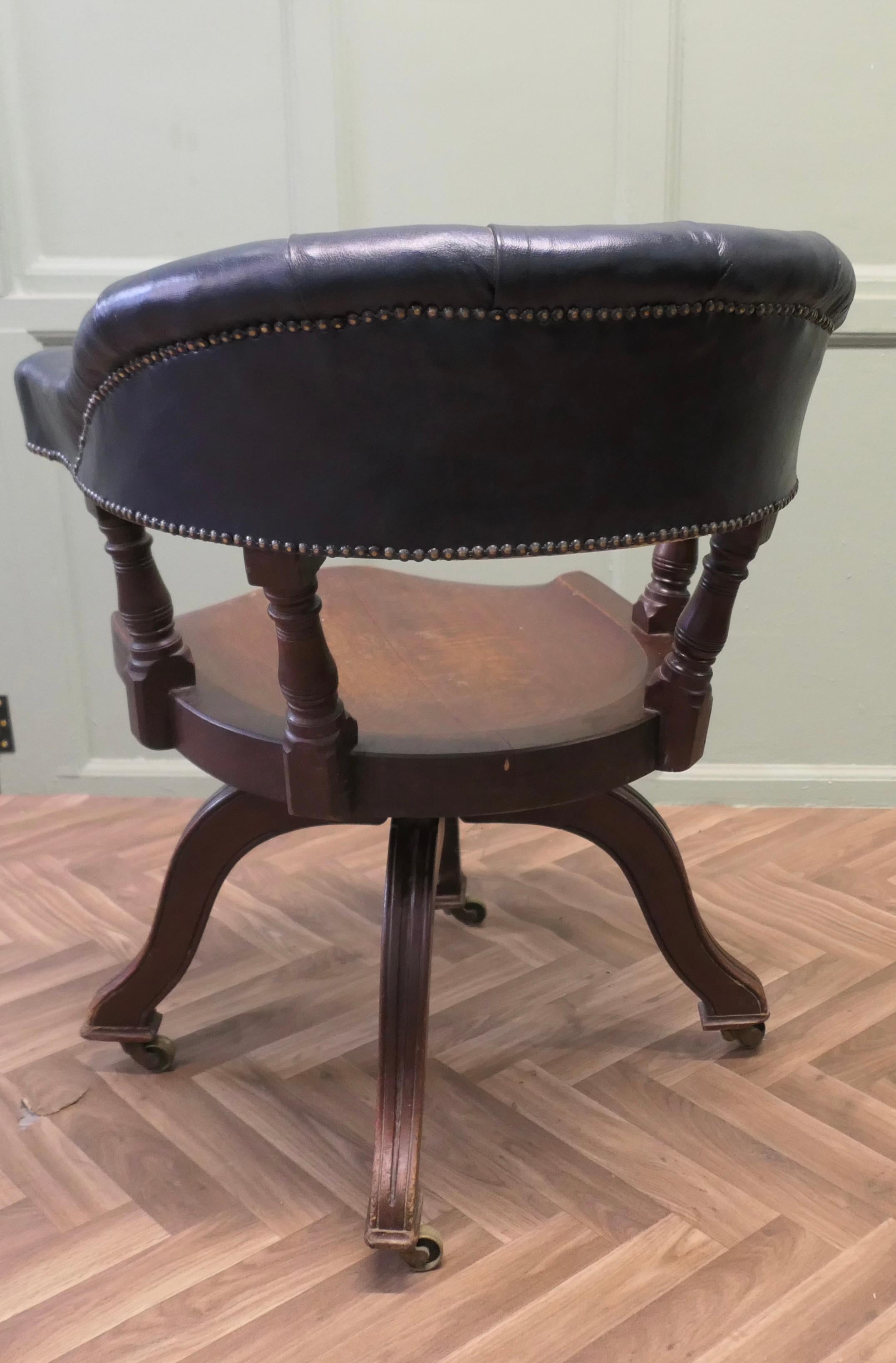Una silla de escritorio giratoria del siglo XIX magníficamente cómoda principios del siglo XX en venta
