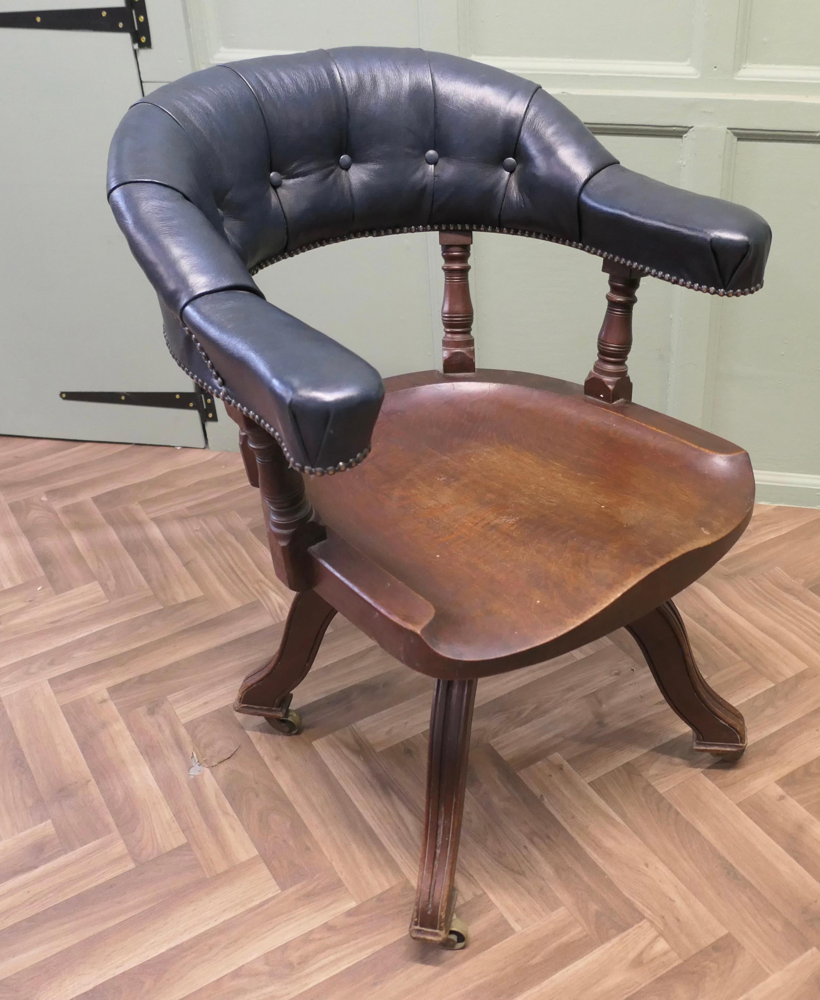 Una silla de escritorio giratoria del siglo XIX magníficamente cómoda Roble en venta