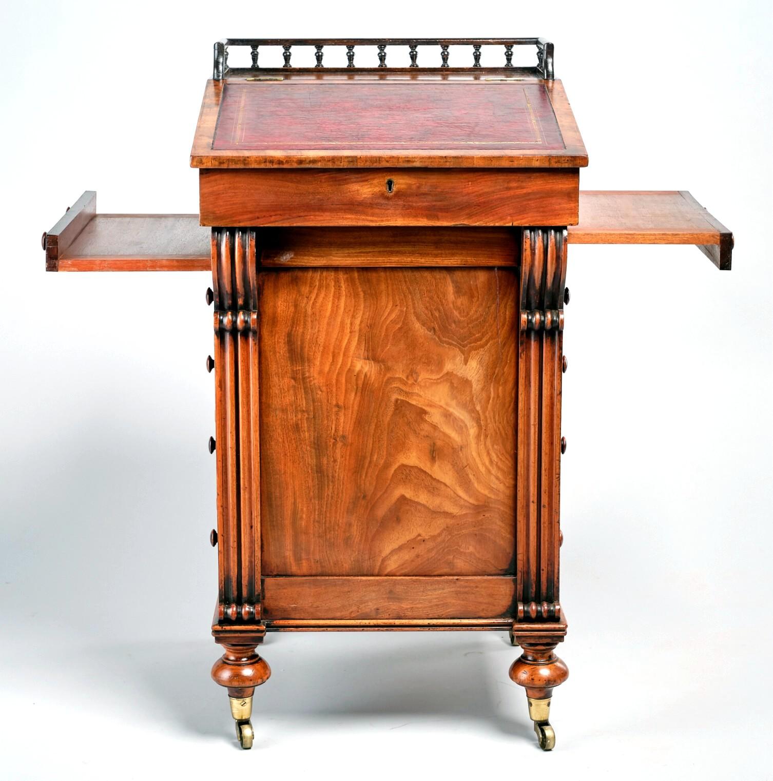 A Superior English Regency Period Davenport Desk in Figured Mahogany, Circa 1830 For Sale 12