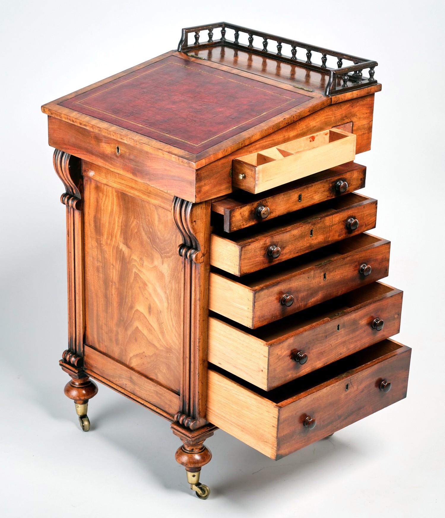 A Superior English Regency Period Davenport Desk in Figured Mahogany, Circa 1830 For Sale 2