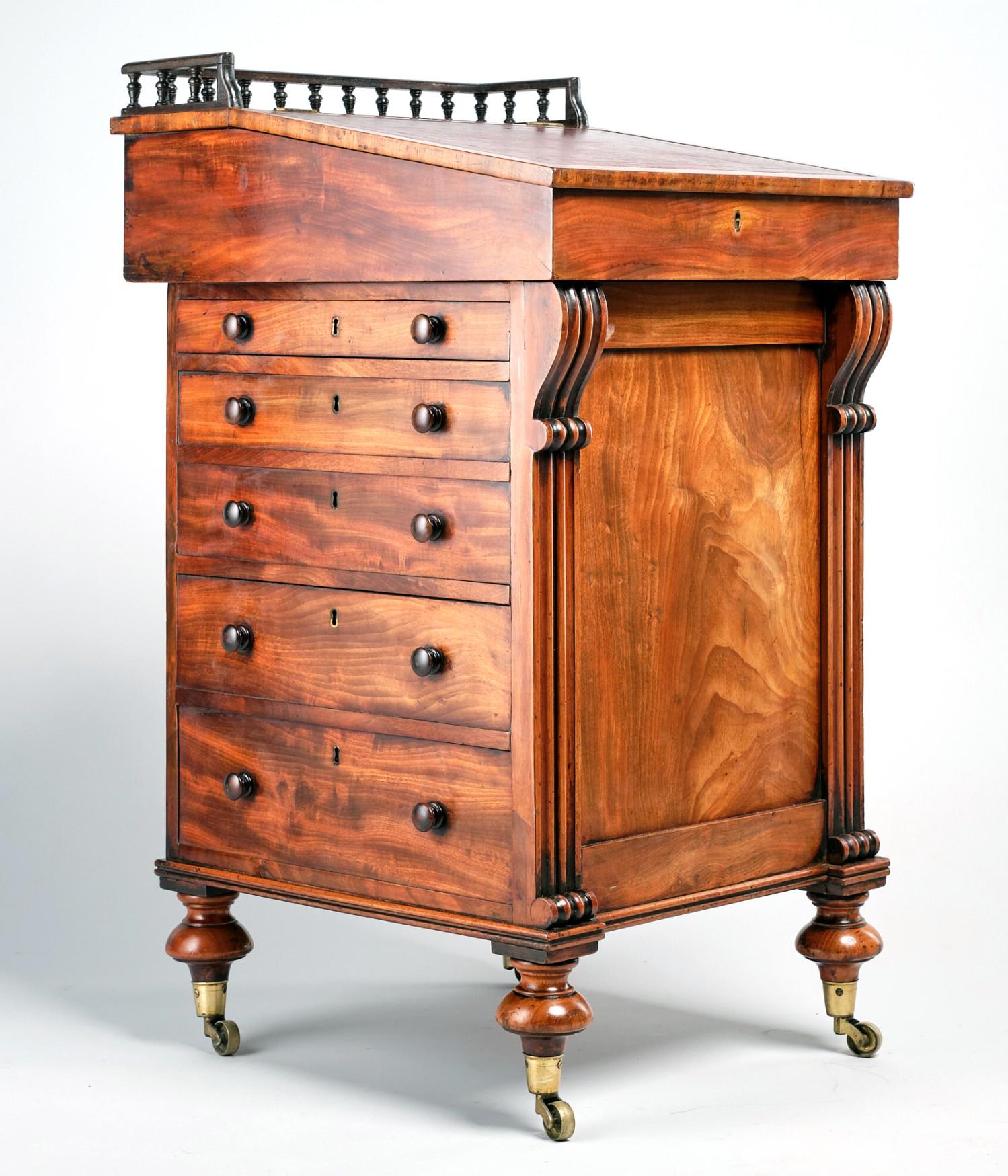 A Superior English Regency Period Davenport Desk in Figured Mahogany, Circa 1830 For Sale 5