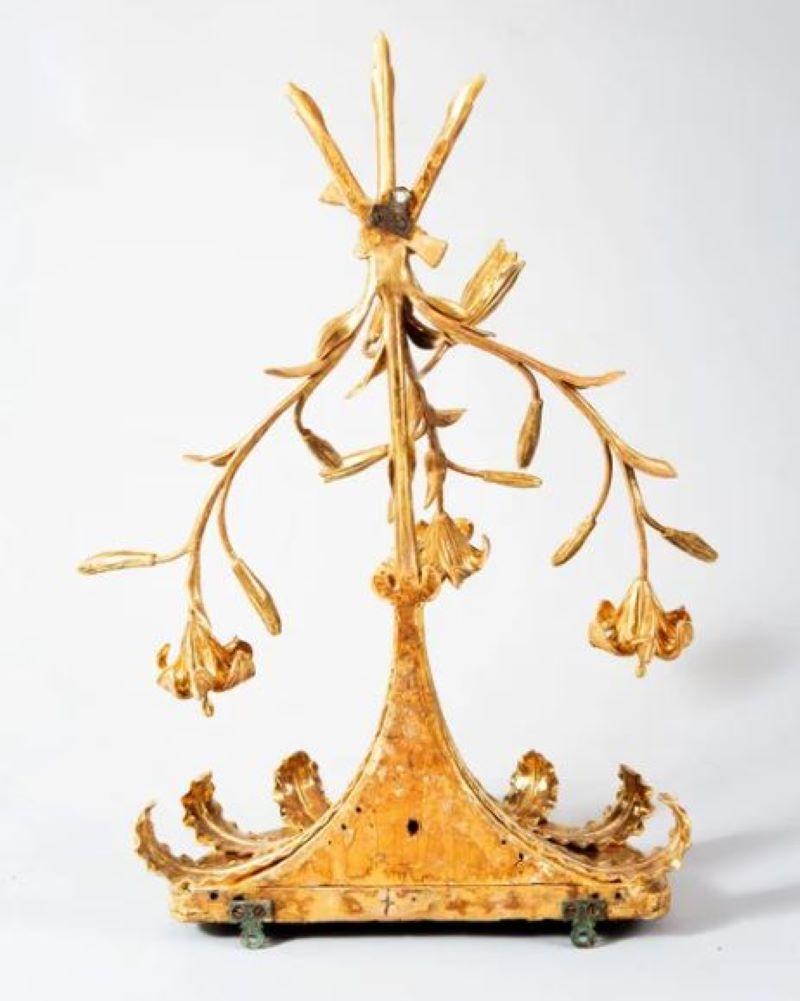 XIXe siècle Paire de consoles murales Lily en bois doré sculpté de style Régence d'une élégance suprême en vente