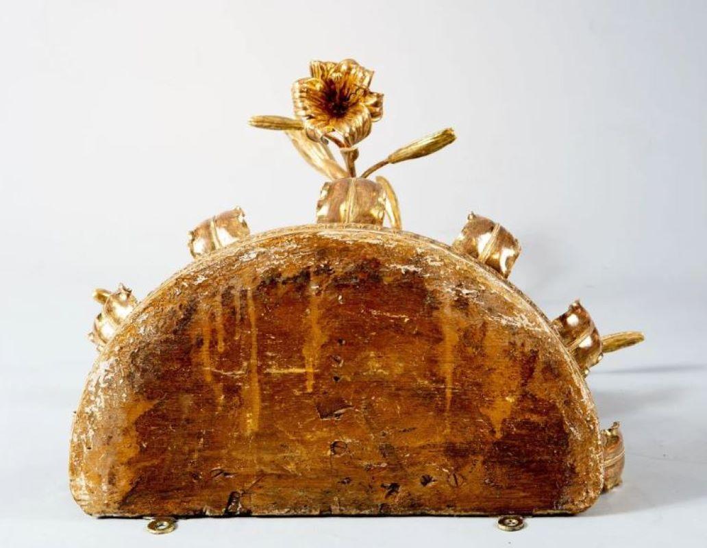 Bois doré Paire de consoles murales Lily en bois doré sculpté de style Régence d'une élégance suprême en vente