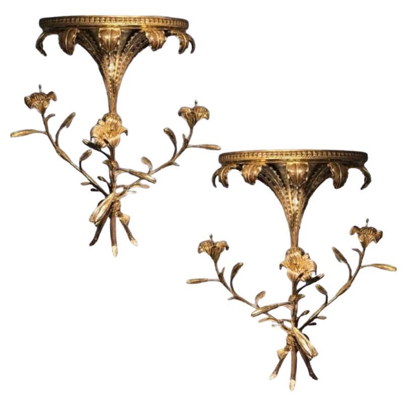 Ein äußerst elegantes Paar geschnitzter Regency-Wandhalter aus Goldholz Lily im Angebot