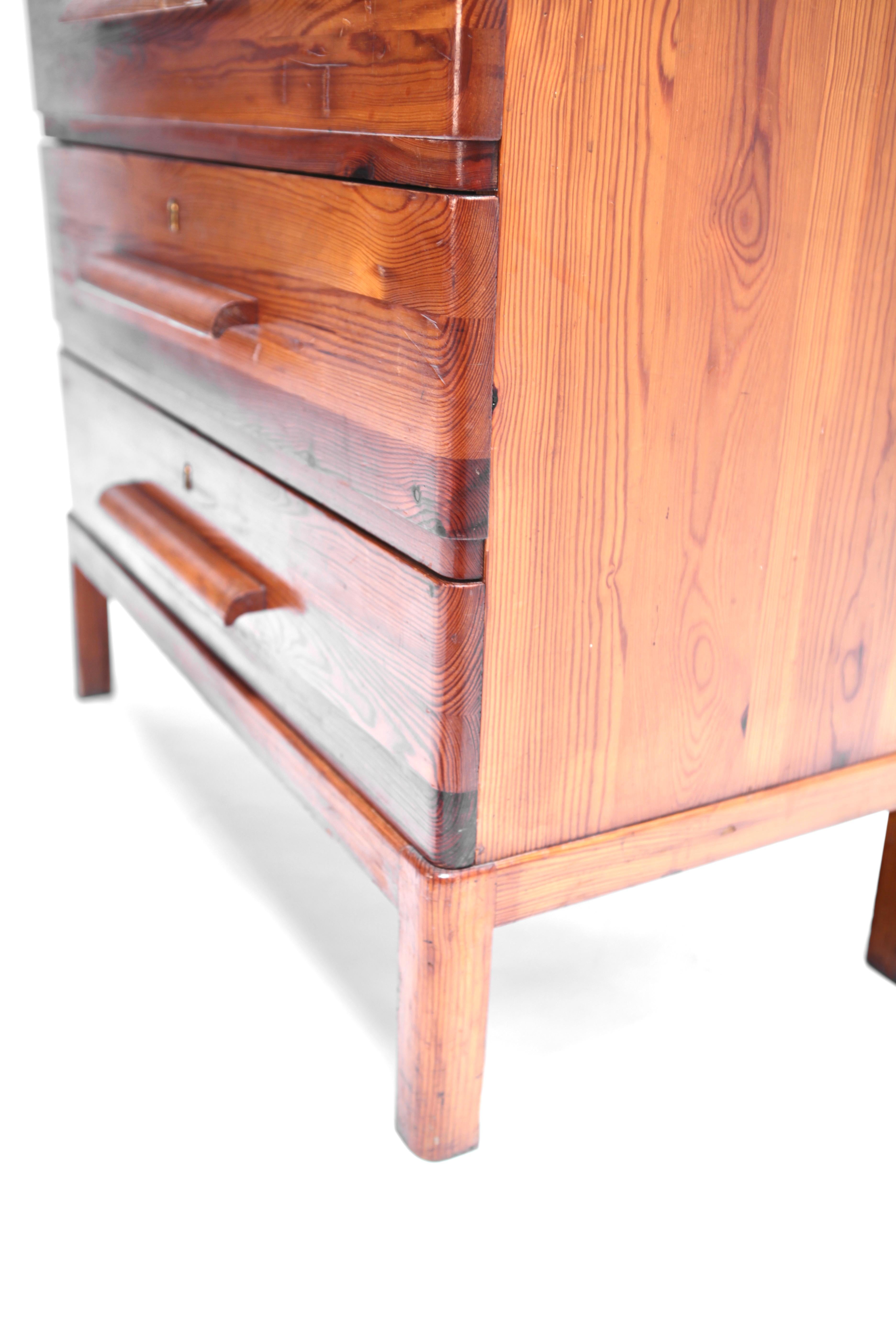 Swedish 1930s Pine Chest in the Style of Axel-Einar Hjorth 4