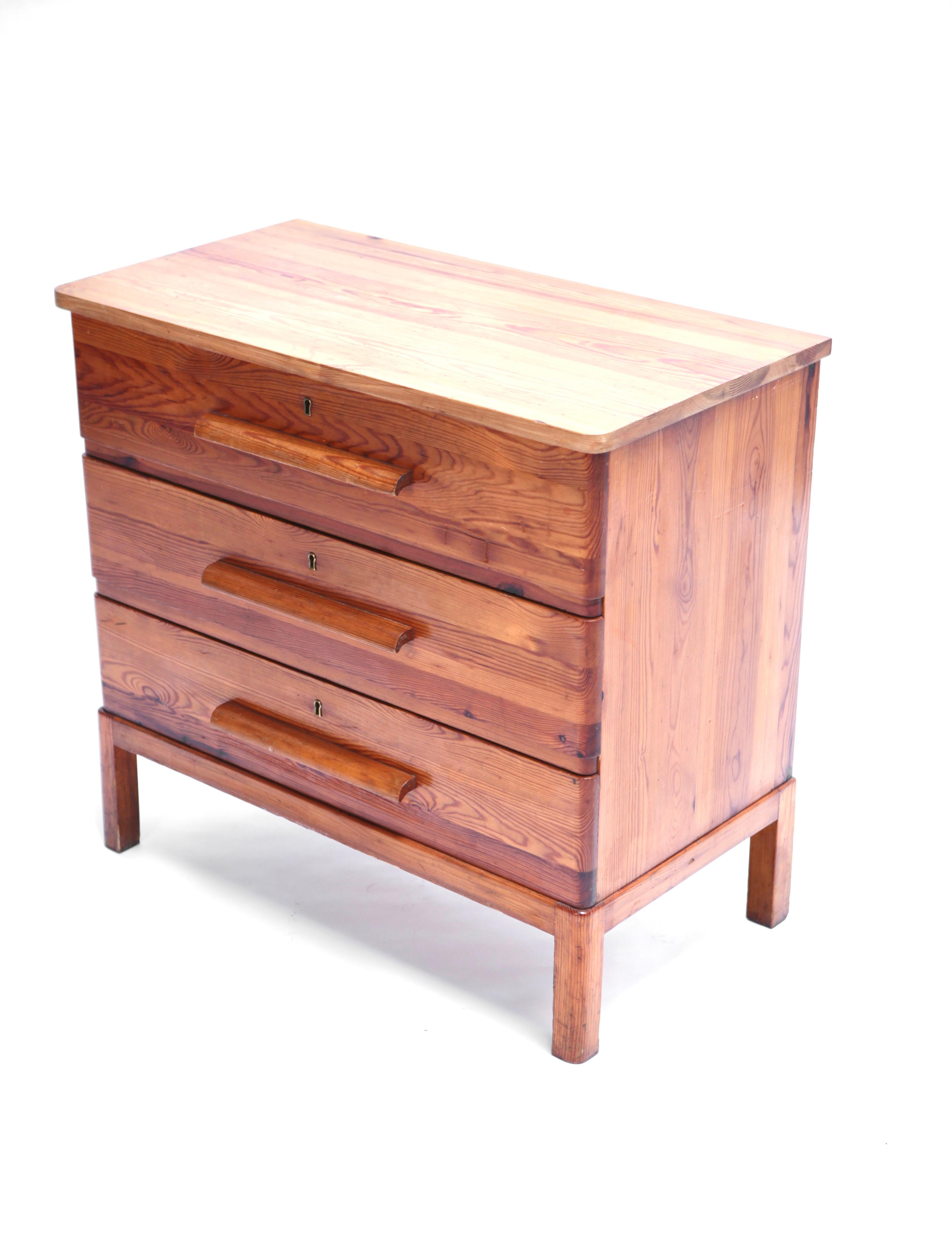 Swedish 1930s Pine Chest in the Style of Axel-Einar Hjorth 5