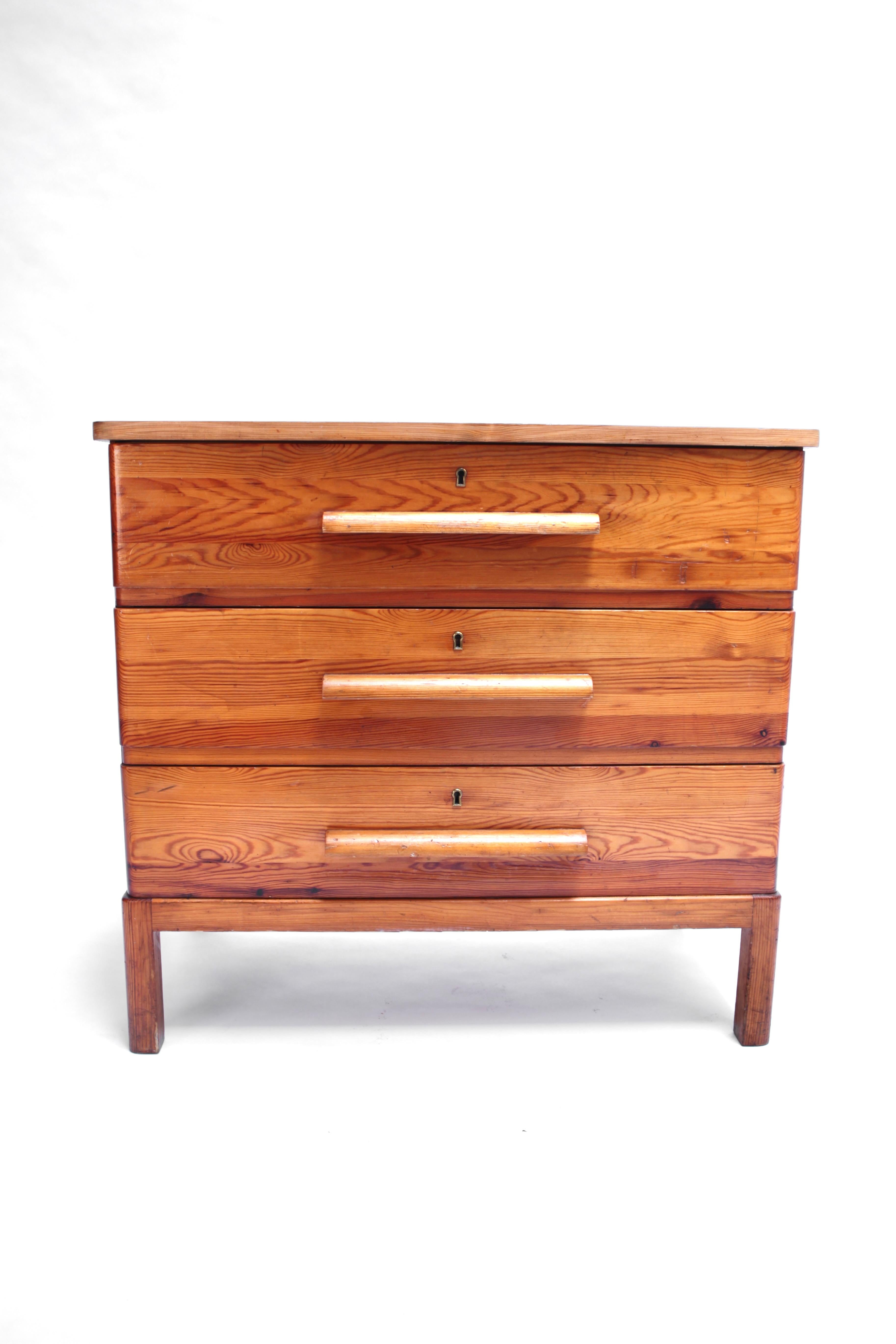 Swedish 1930s Pine Chest in the Style of Axel-Einar Hjorth 3